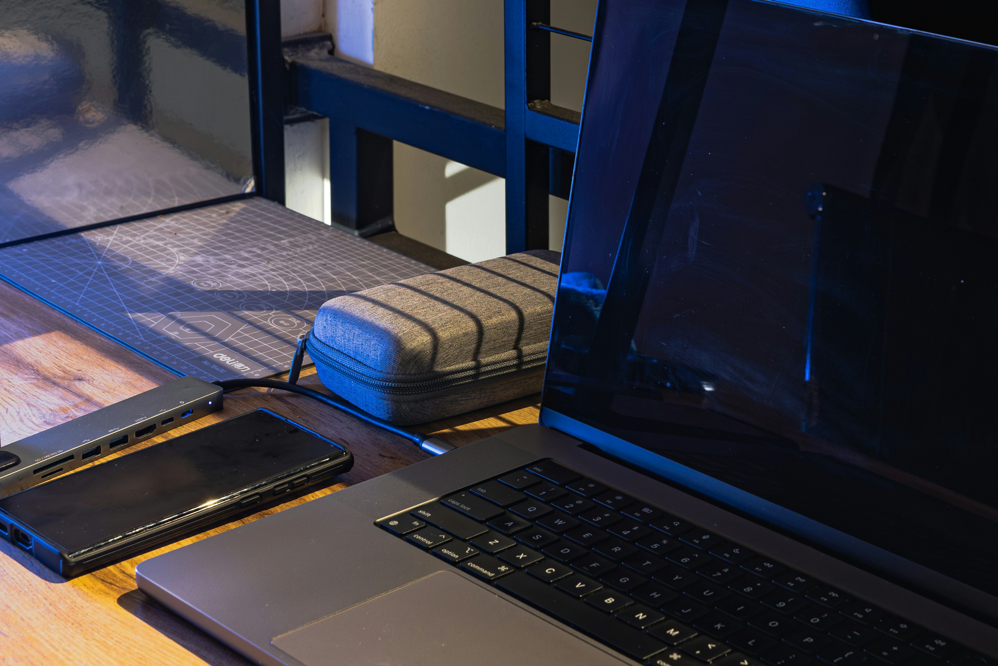 Espace de travail d'Alex Moreau, développeur web freelance à Genève