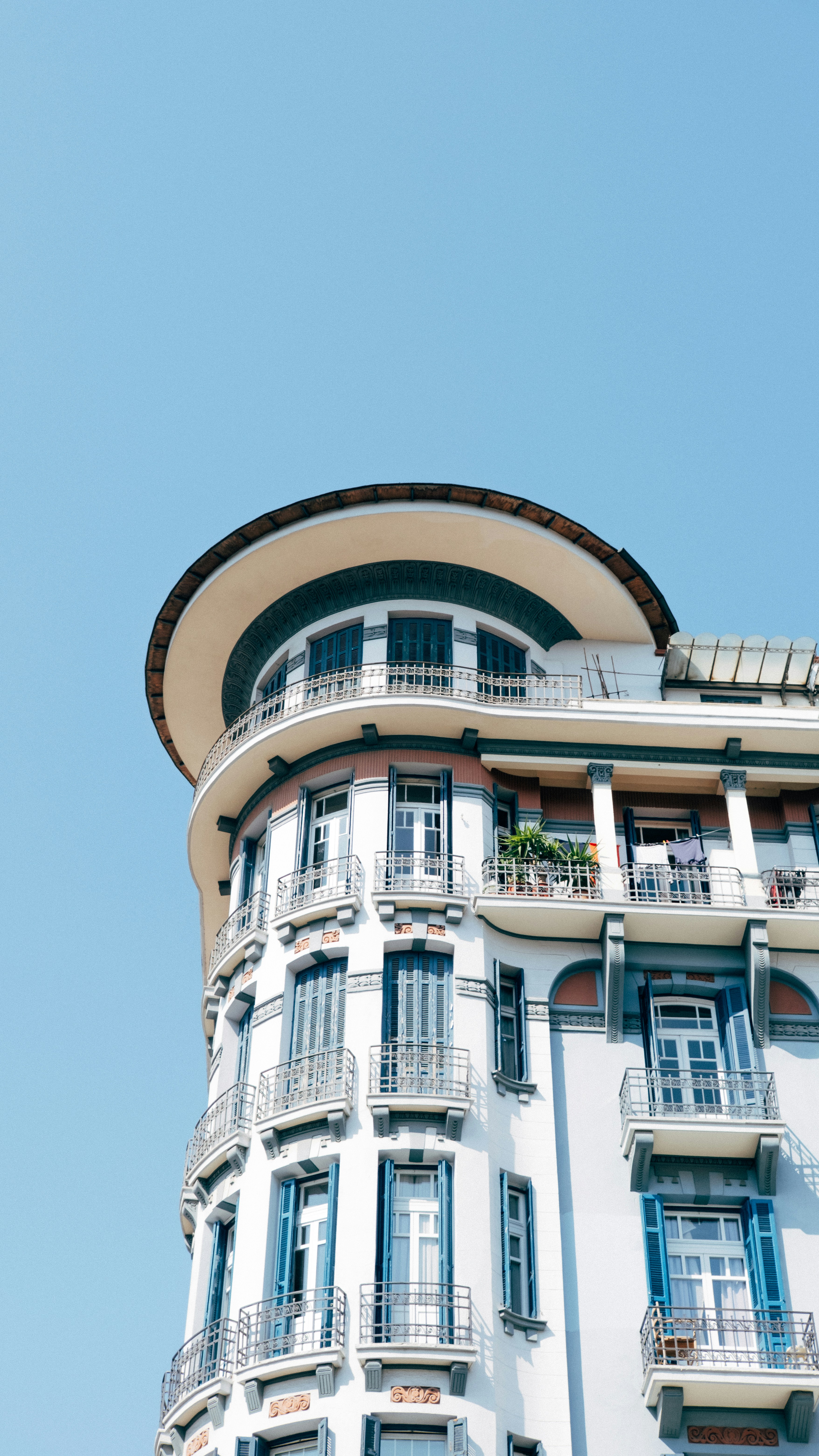 art deco luxury balcony, wallpaper, Art Deco Balcony Guide: Create a Glamorous Outdoor Space 5