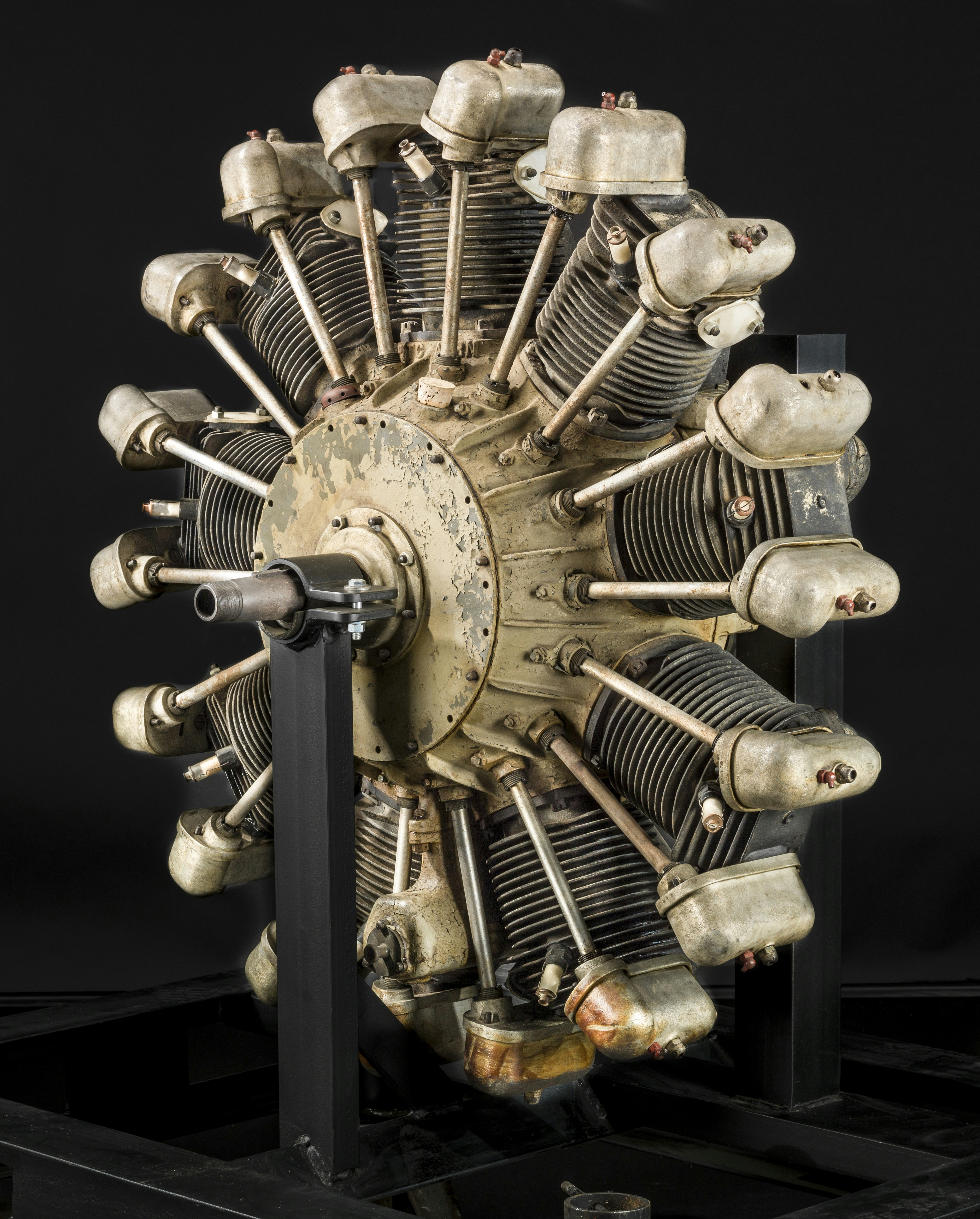 Un moteur radial d’avion à plusieurs cylindres.