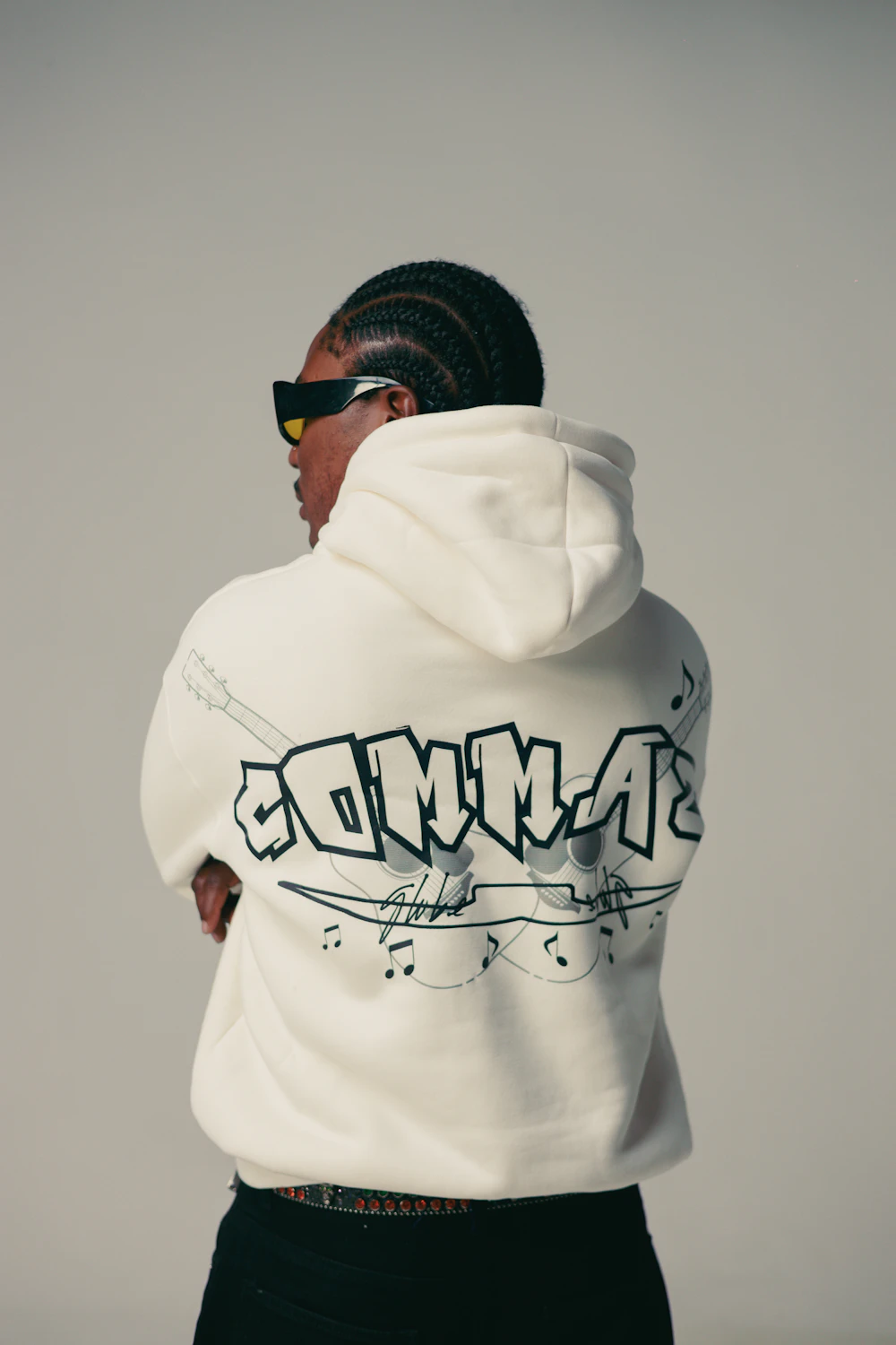 Felpa streetwear GO-OUT con grafica artistica disegnata a mano