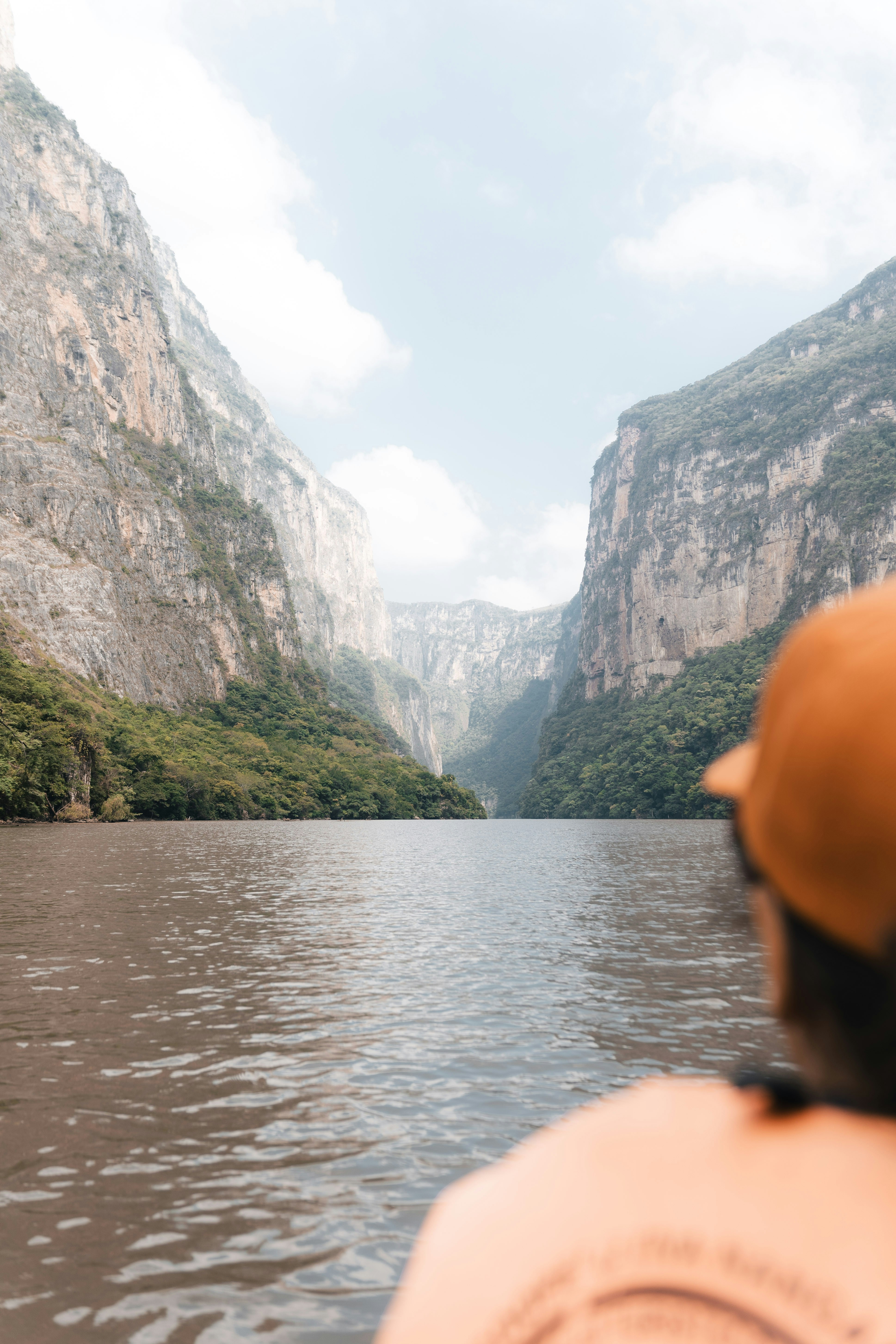 Boat navigating through a majestic canyon with steep cliffs. - 相关推荐
