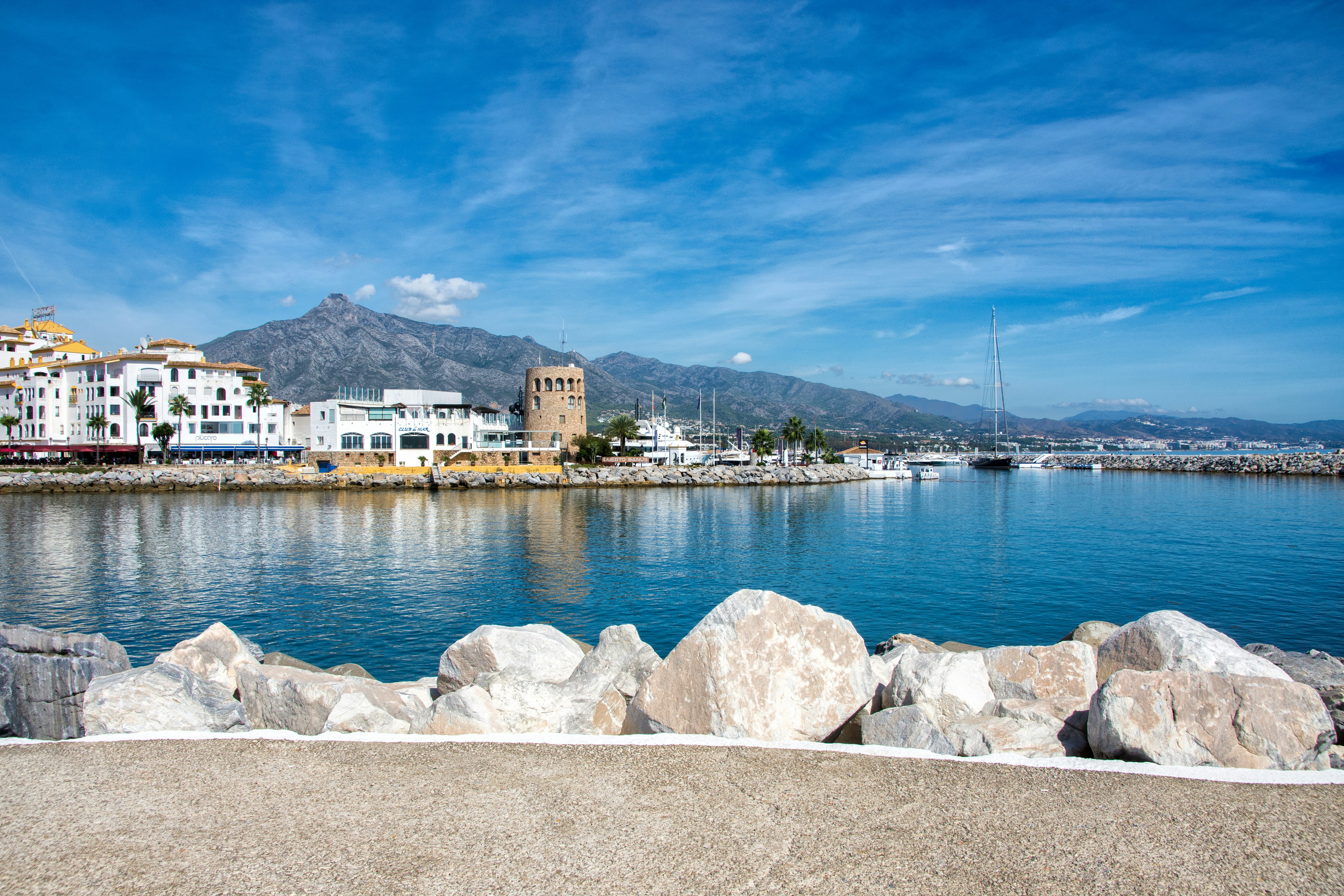 Por Qué la Costa del Sol Realmente Tiene 320 Días de Sol — La Ciencia Detrás del Número — Costa del Sol, Spain | Mava Signature