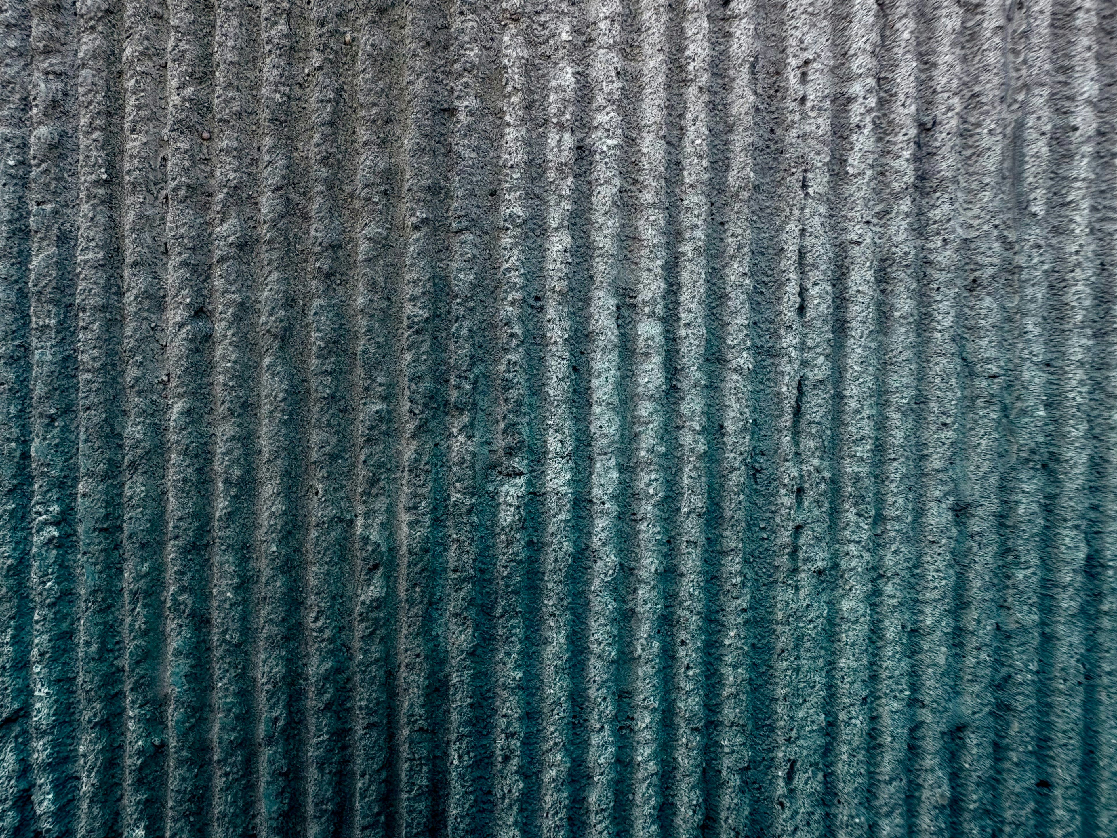 Lignes texturées verticales avec un dégradé allant de l’obscurité à la lumière