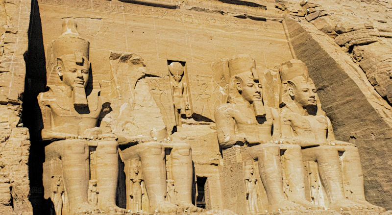 Los colosos de Ramsés II en Abu Simbel