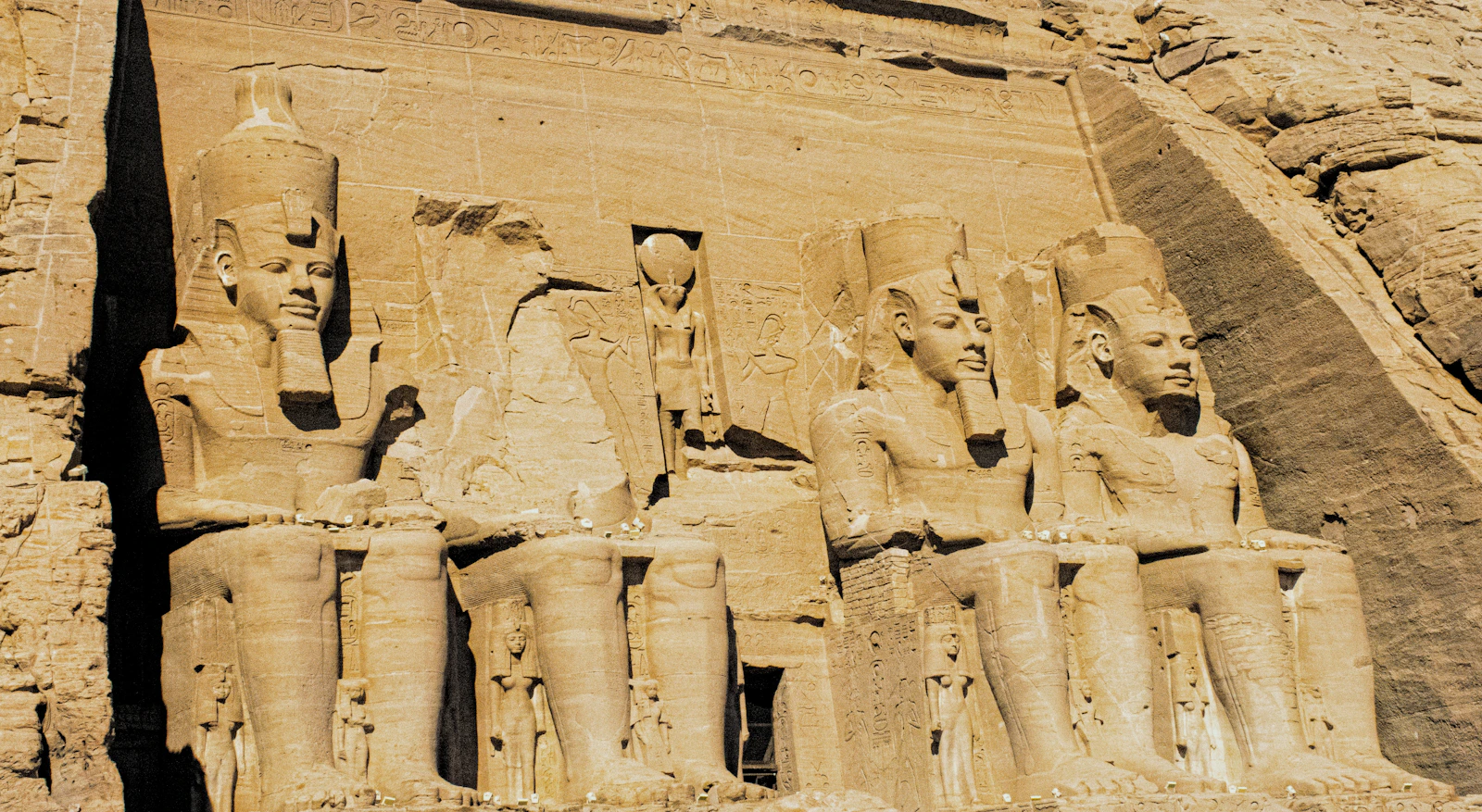 Los colosos de Ramsés II en Abu Simbel