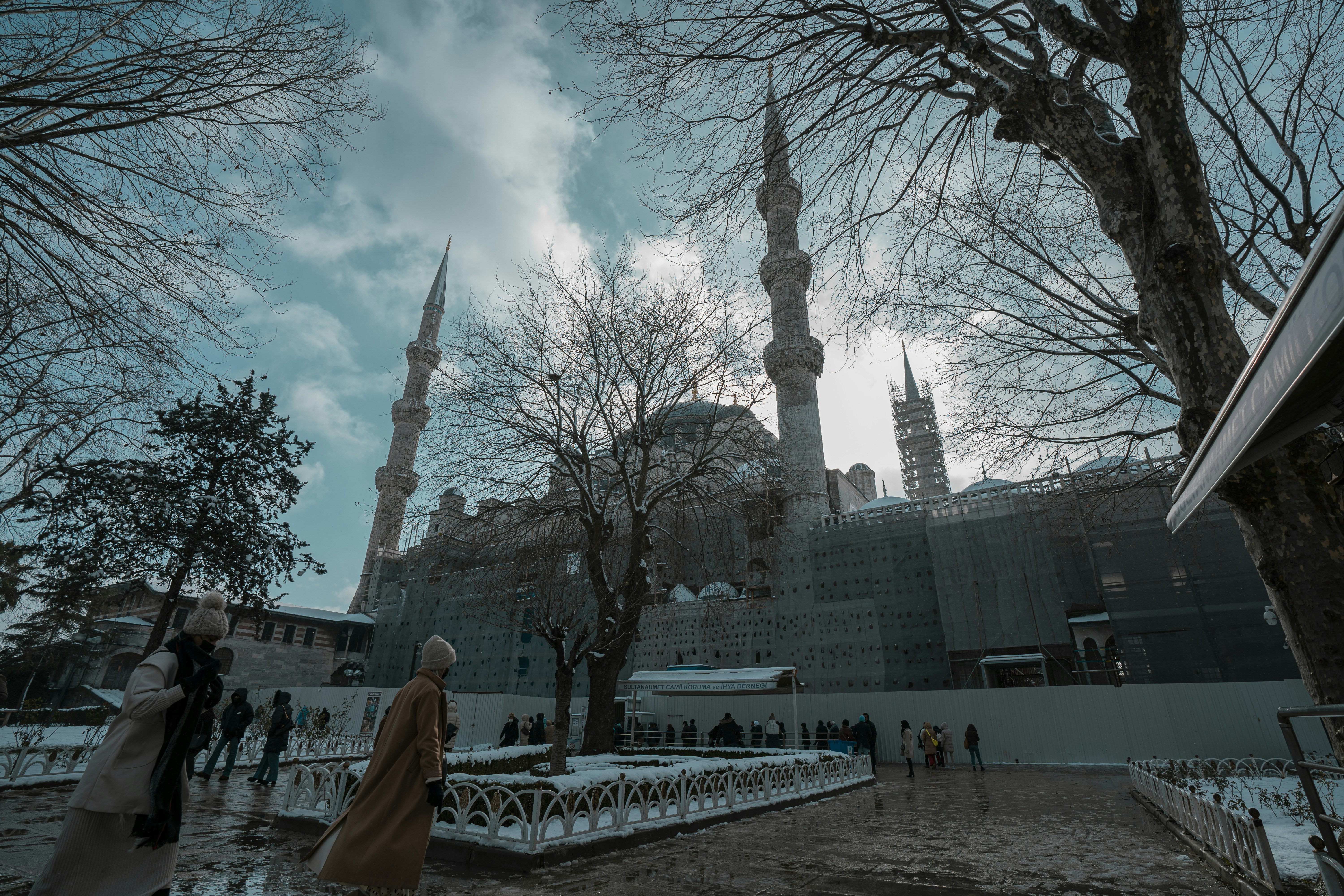 Turkey and Greece on a budget in winter Istanbul travel photo from Unsplash