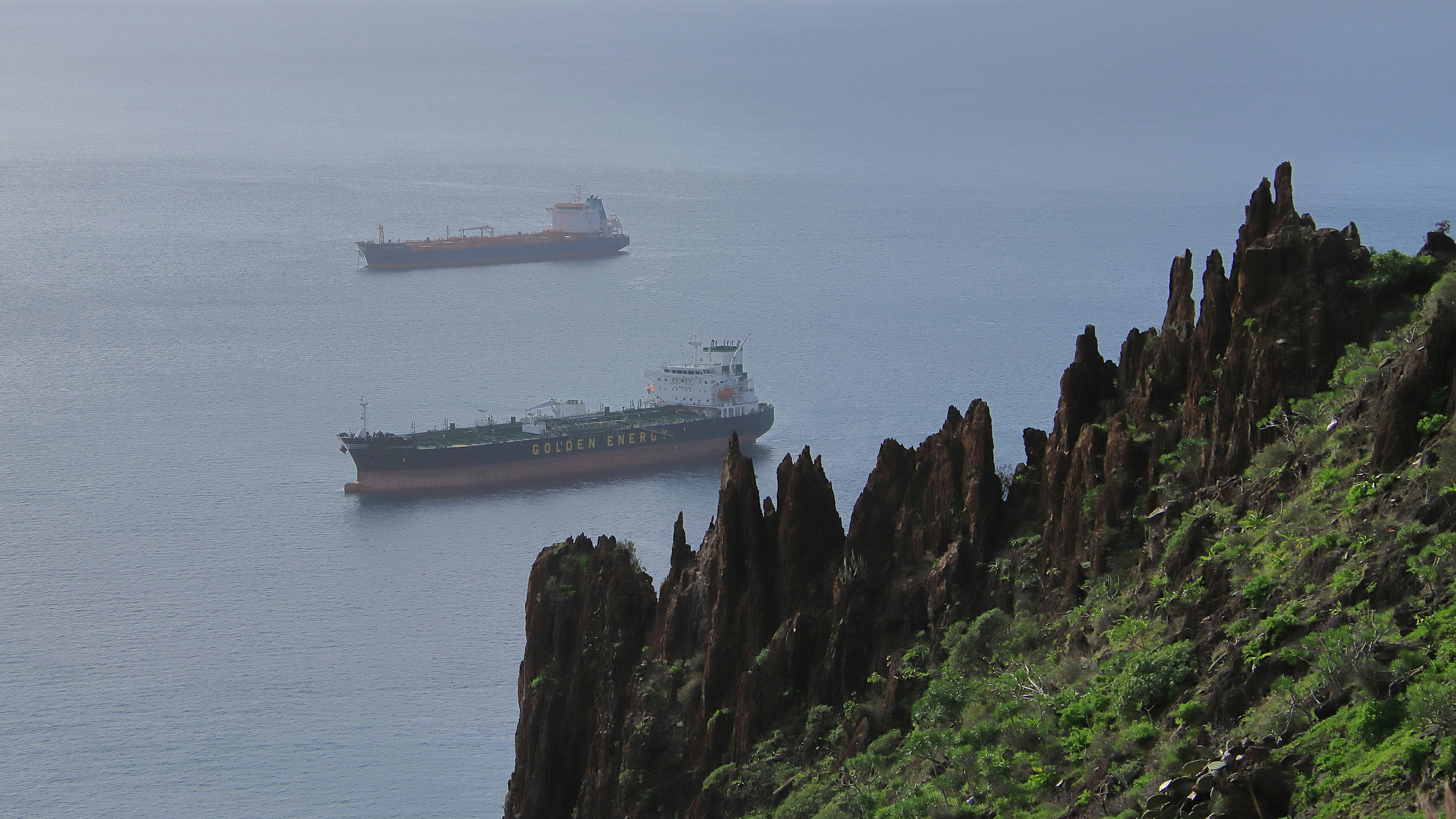 Brent Climbs 0.6% — Oil‑Trader Exposure Tightens Amid Strait of Hormuz Activity