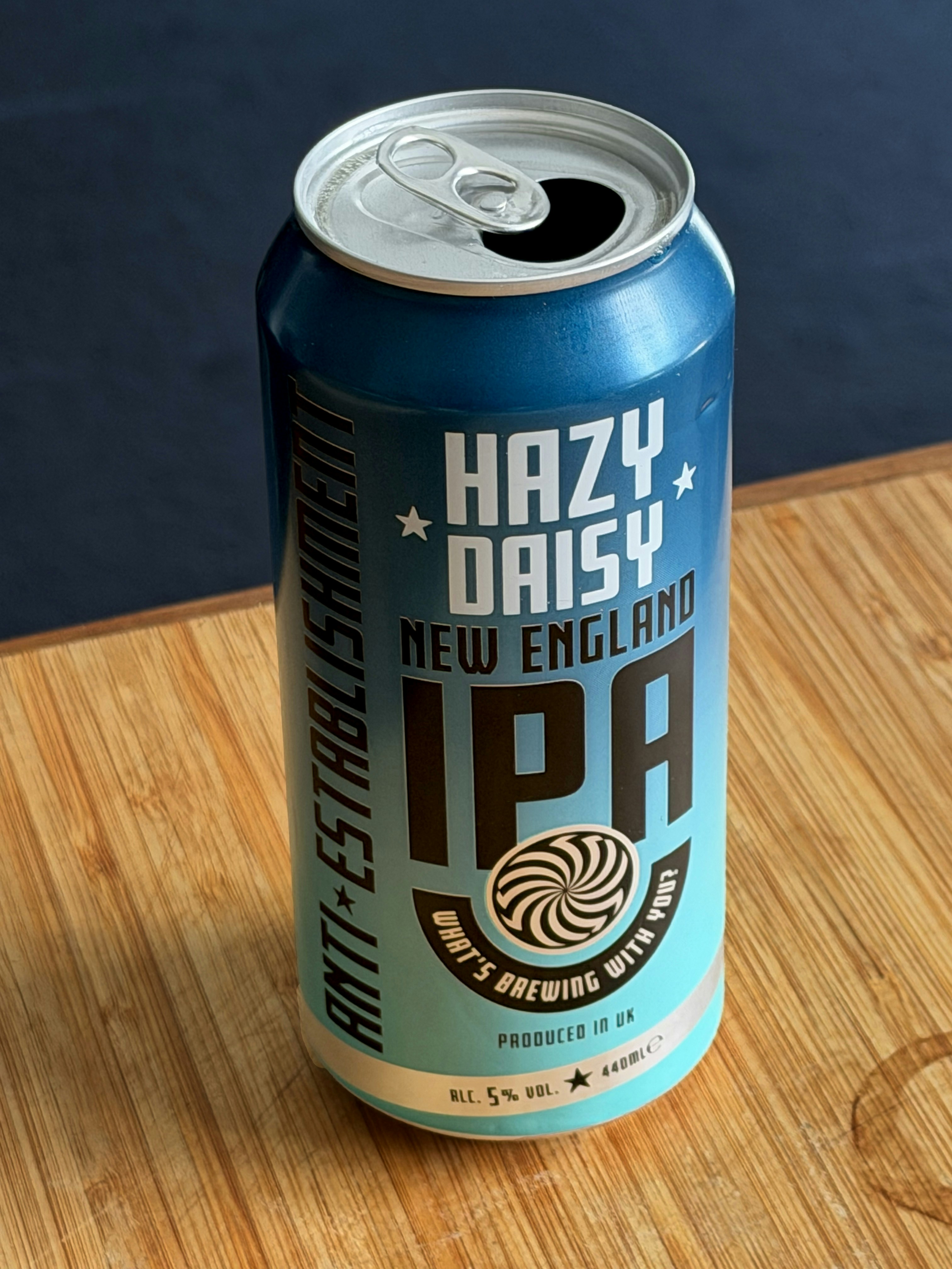 A can of hazy daisy new england ipa beer.