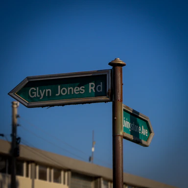 Street sign for glyn jones rd and johnstone ave.