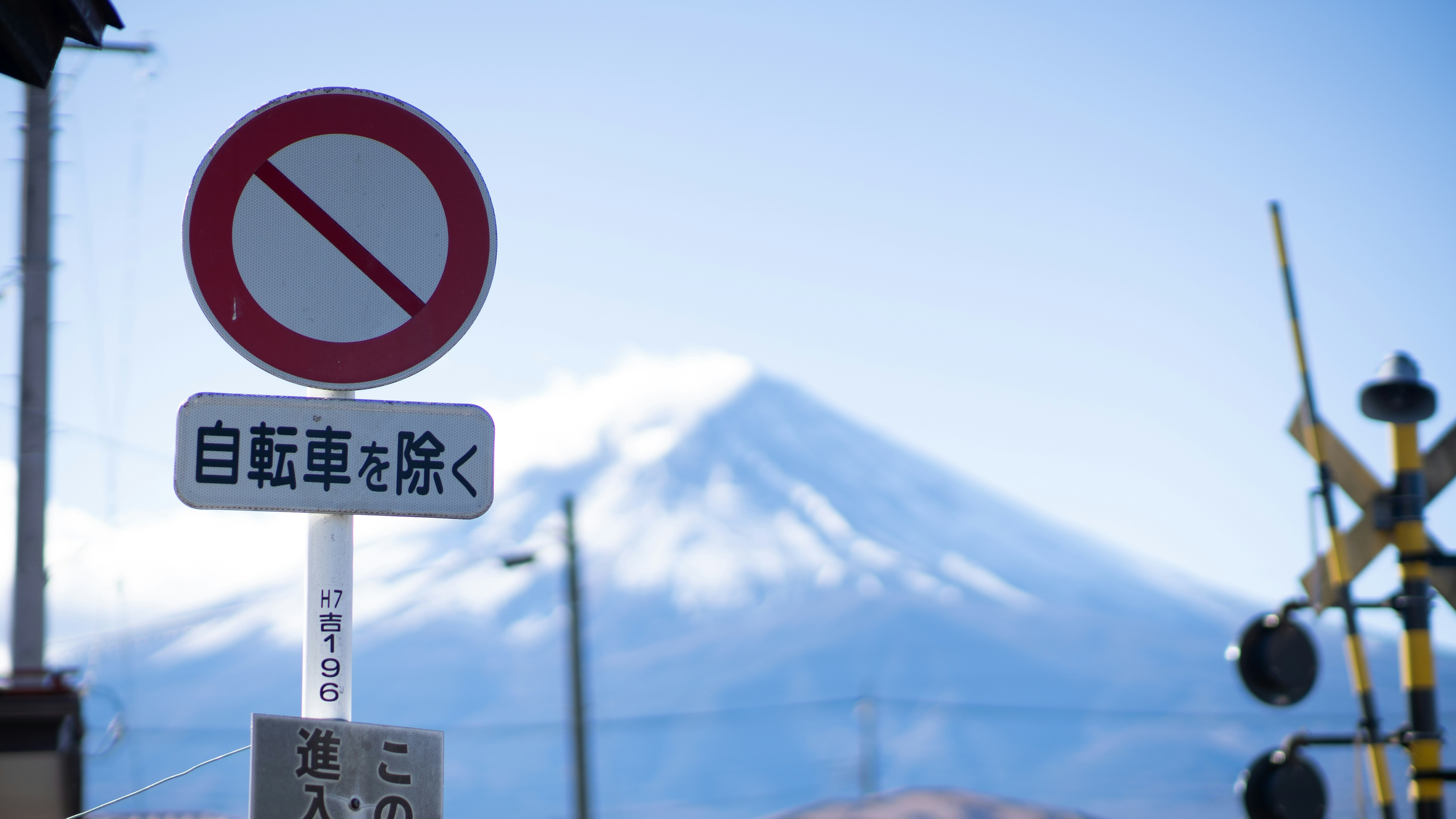日本創業簽證更新常見NG案例與風險示意圖