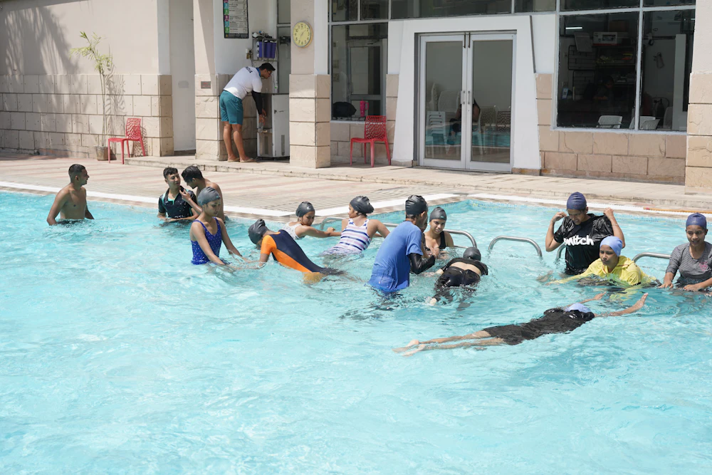 Young swimmers learning together