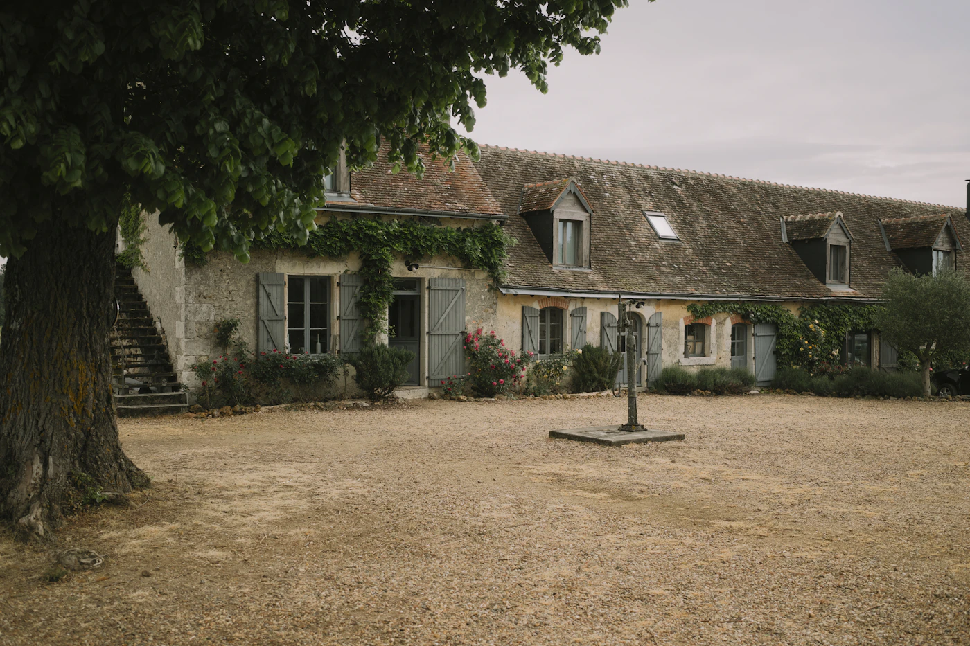 Corps de ferme en pierre avec cour intérieure : la reprise d'un bail rural impose au bénéficiaire d'exploiter personnellement