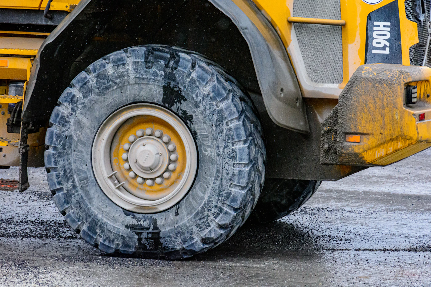 Deep-lug industrial tyre on a wheel loader