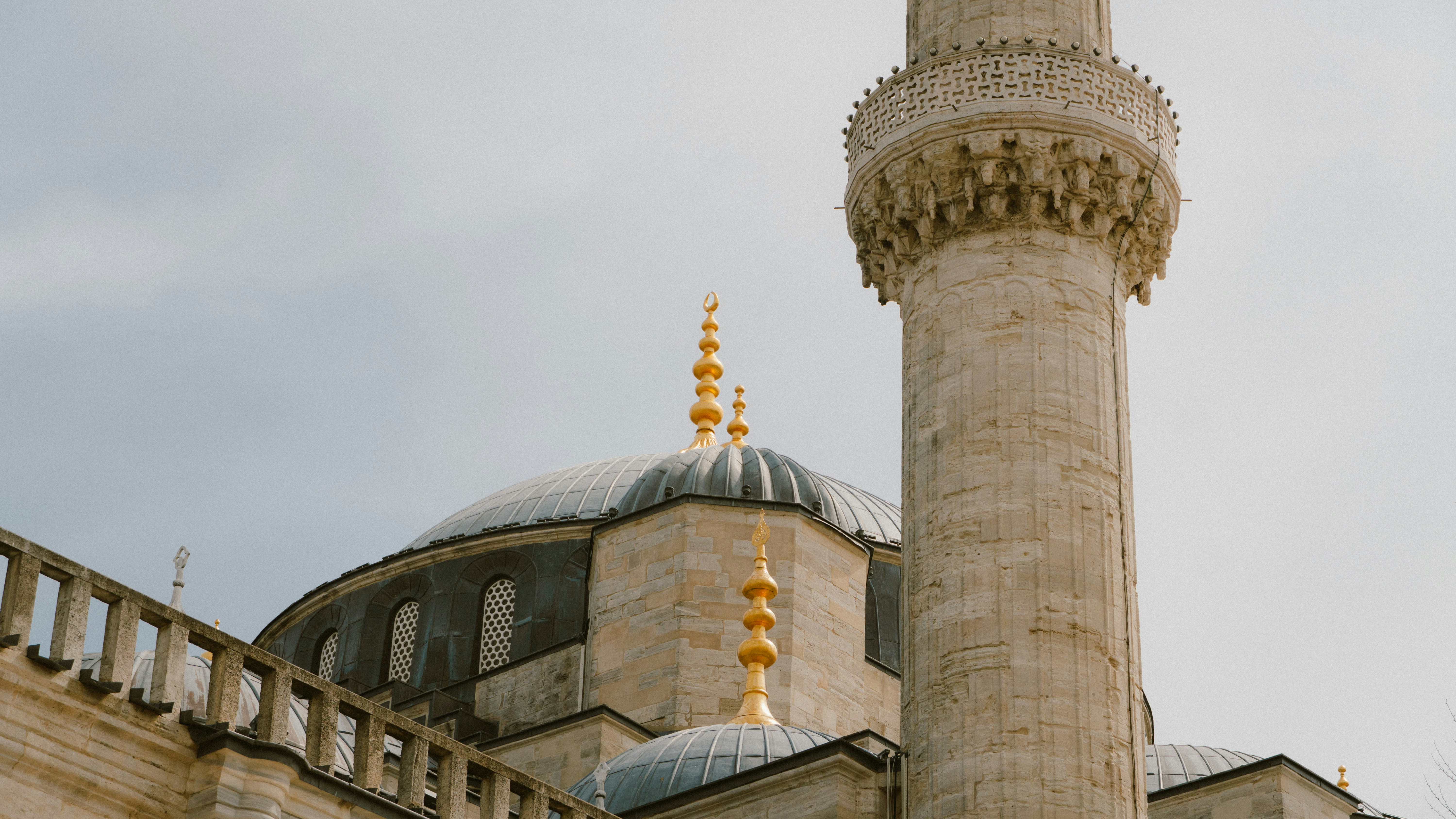 Photo by alexghiurau