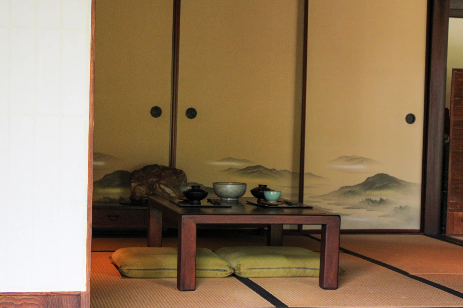 A ROOM WHERE TIME BOWS.