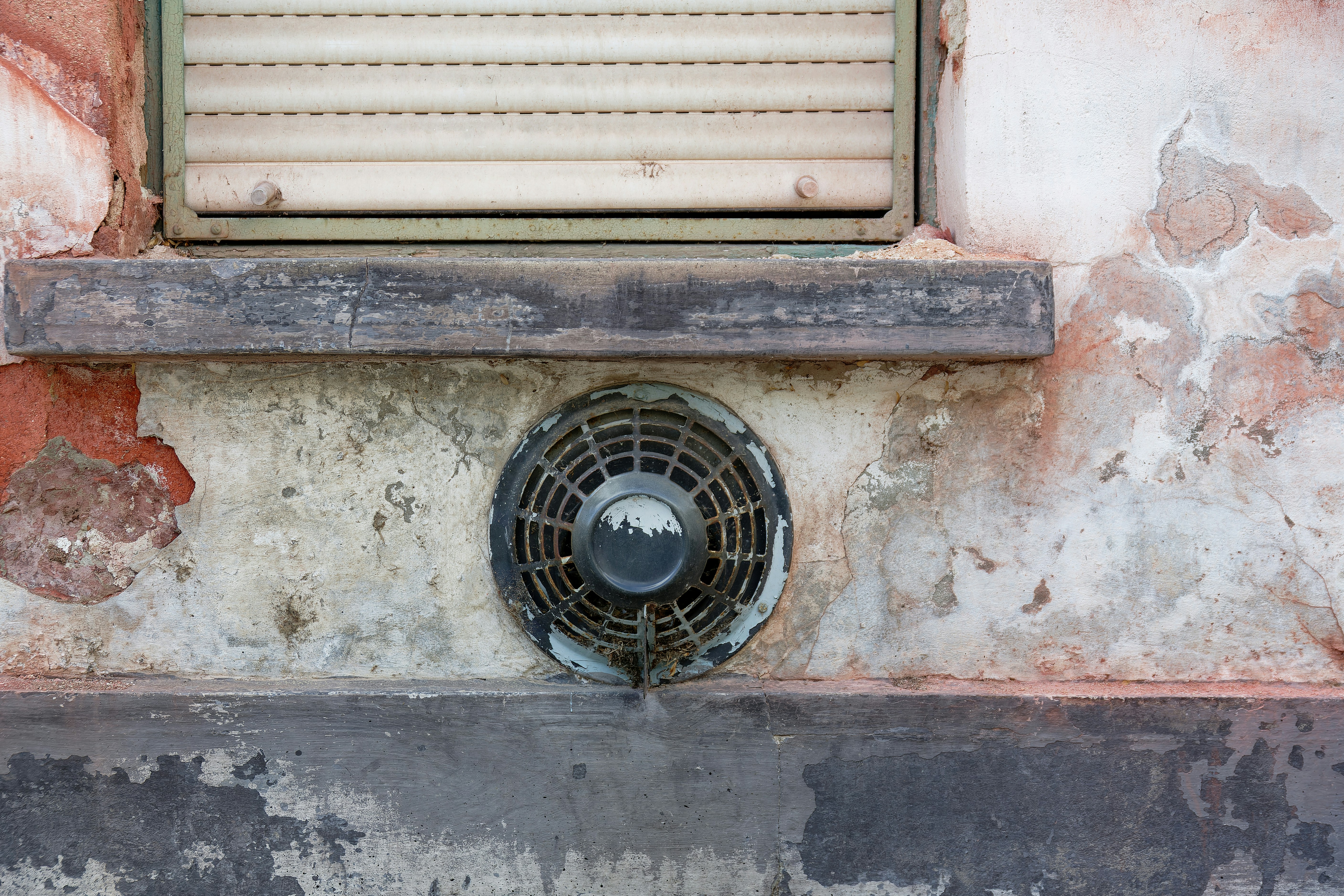 clogged exterior dryer vent cap with lint