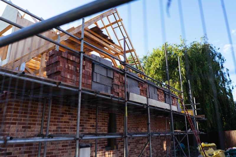 7 Warning Signs of a Bad Contractor