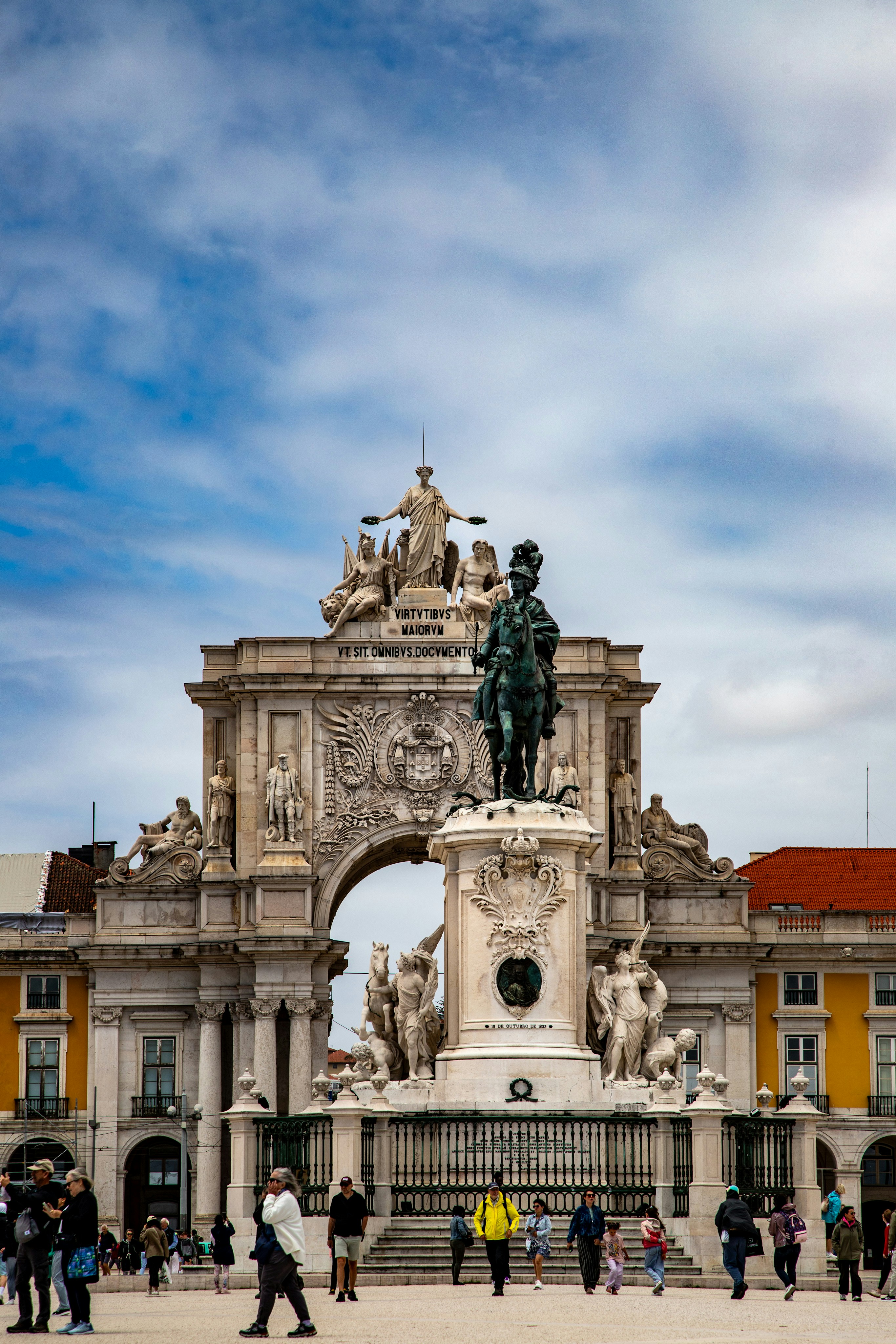 Paying Your Way Around Portugal — Transport-Specific Payment Realities