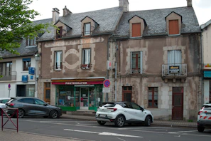 Old buildings with a "photographe" sign on the street.