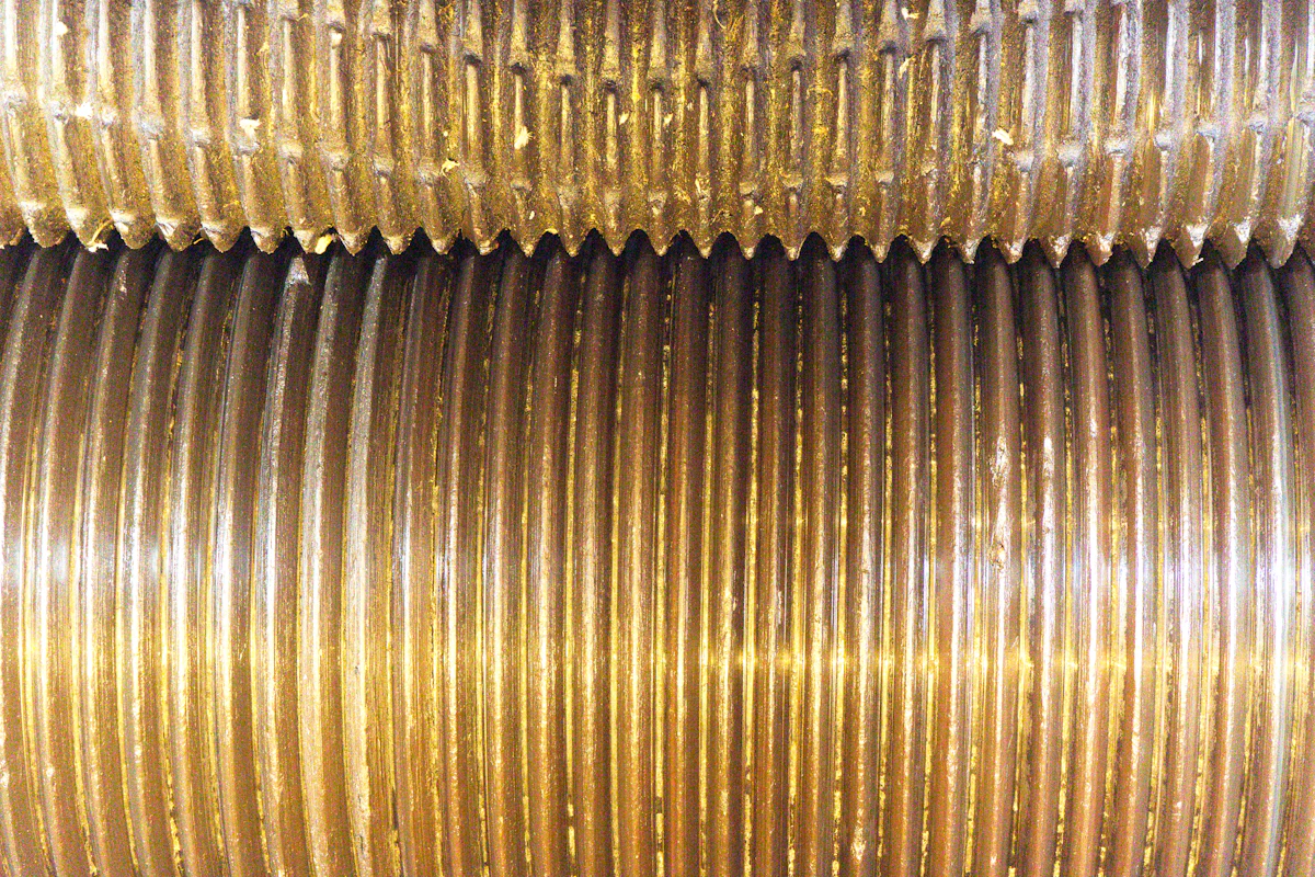 Detail van een lamellenpakket met buizen