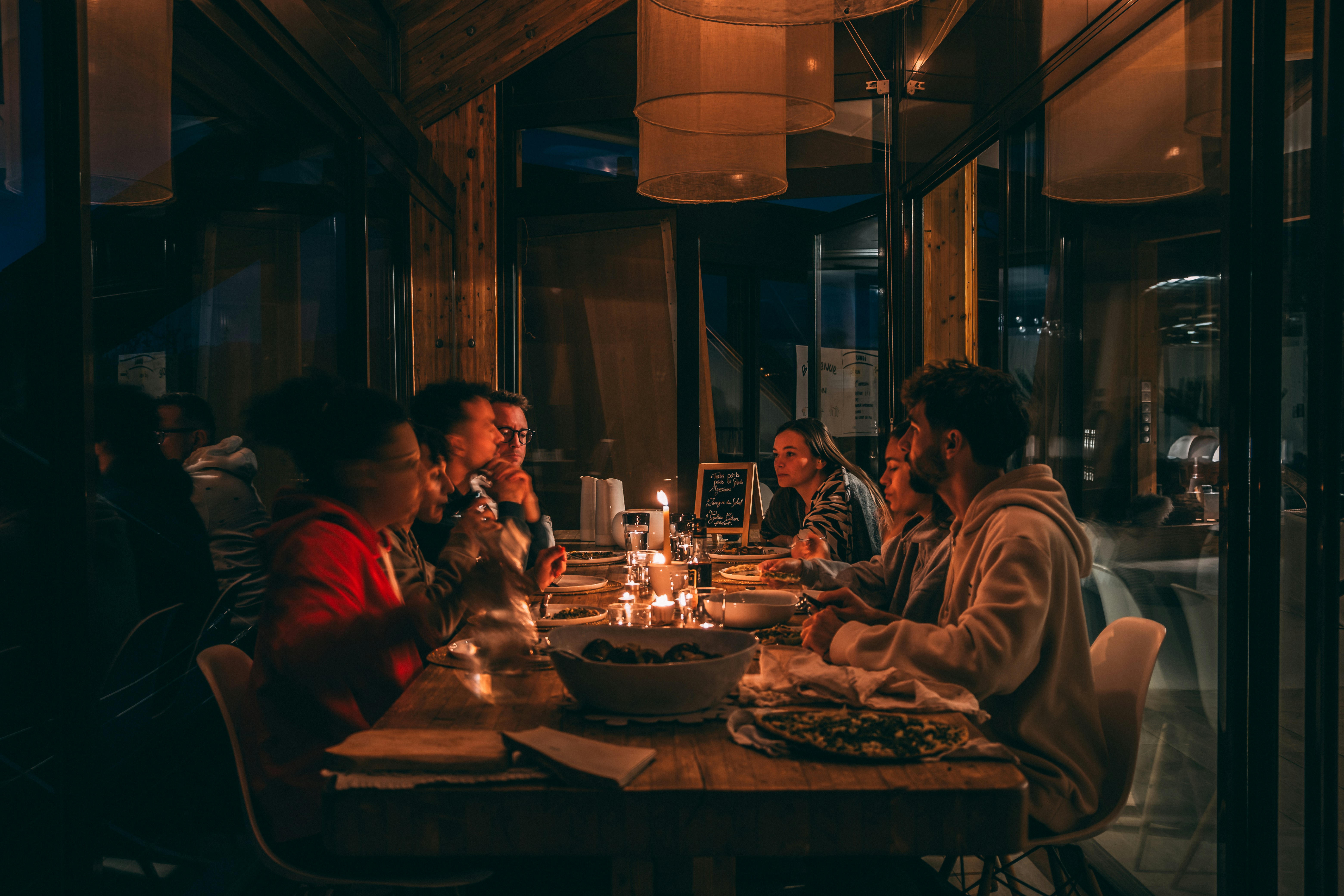 https://images.unsplash.com/photo-1778694277039-5cbf0b9a1fcf?ixid=M3w2MjYzNjJ8MHwxfHNlYXJjaHw3fHxyZXN0YXVyYW50JTIwZ3JvdXB8ZW58MHwwfHx8MTc3OTgxNTIwOHww&ixlib=rb-4.1.0