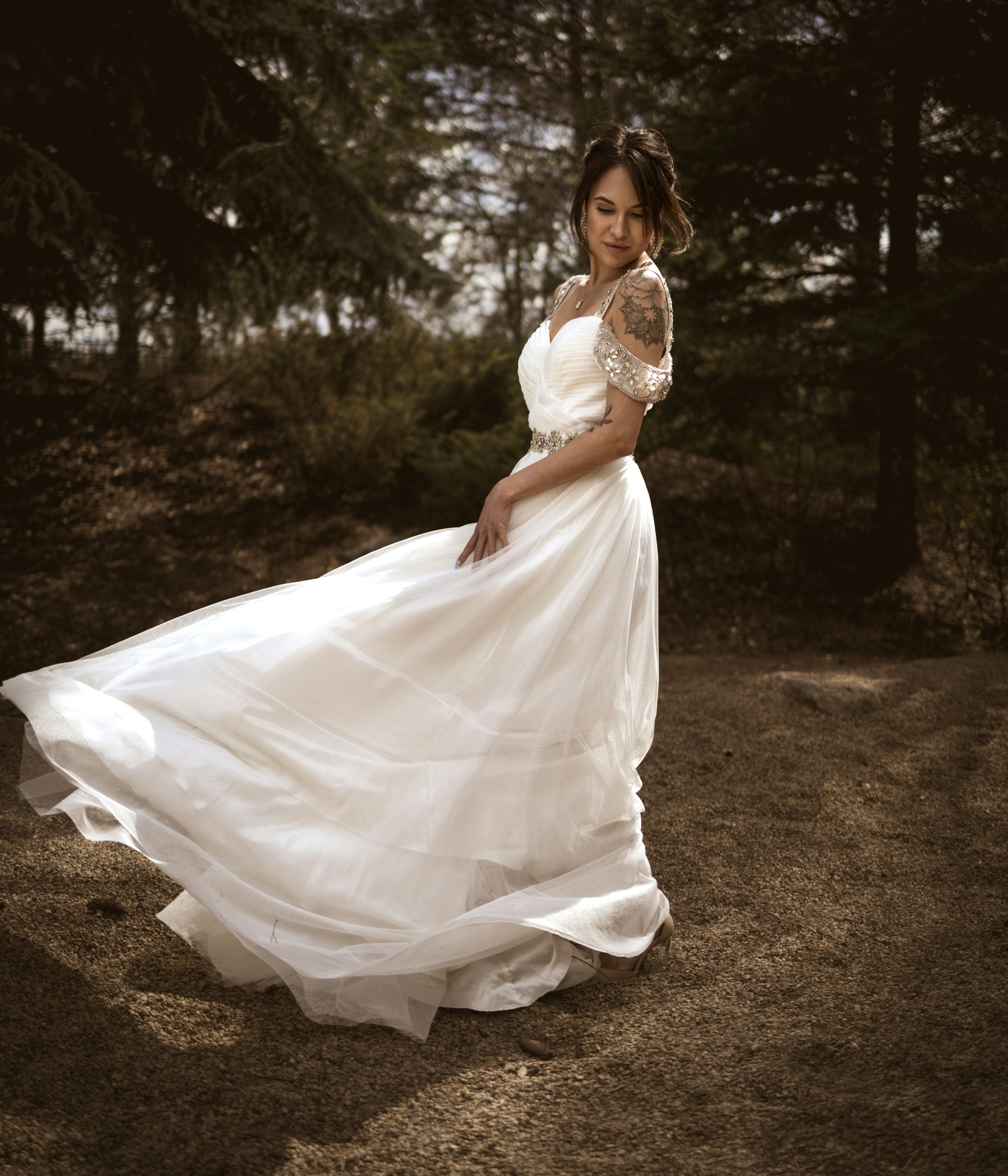 elegant bridal gown outdoor, wallpaper, Traditional Wedding Alterations for Outdoor Weddings: A Guide 1