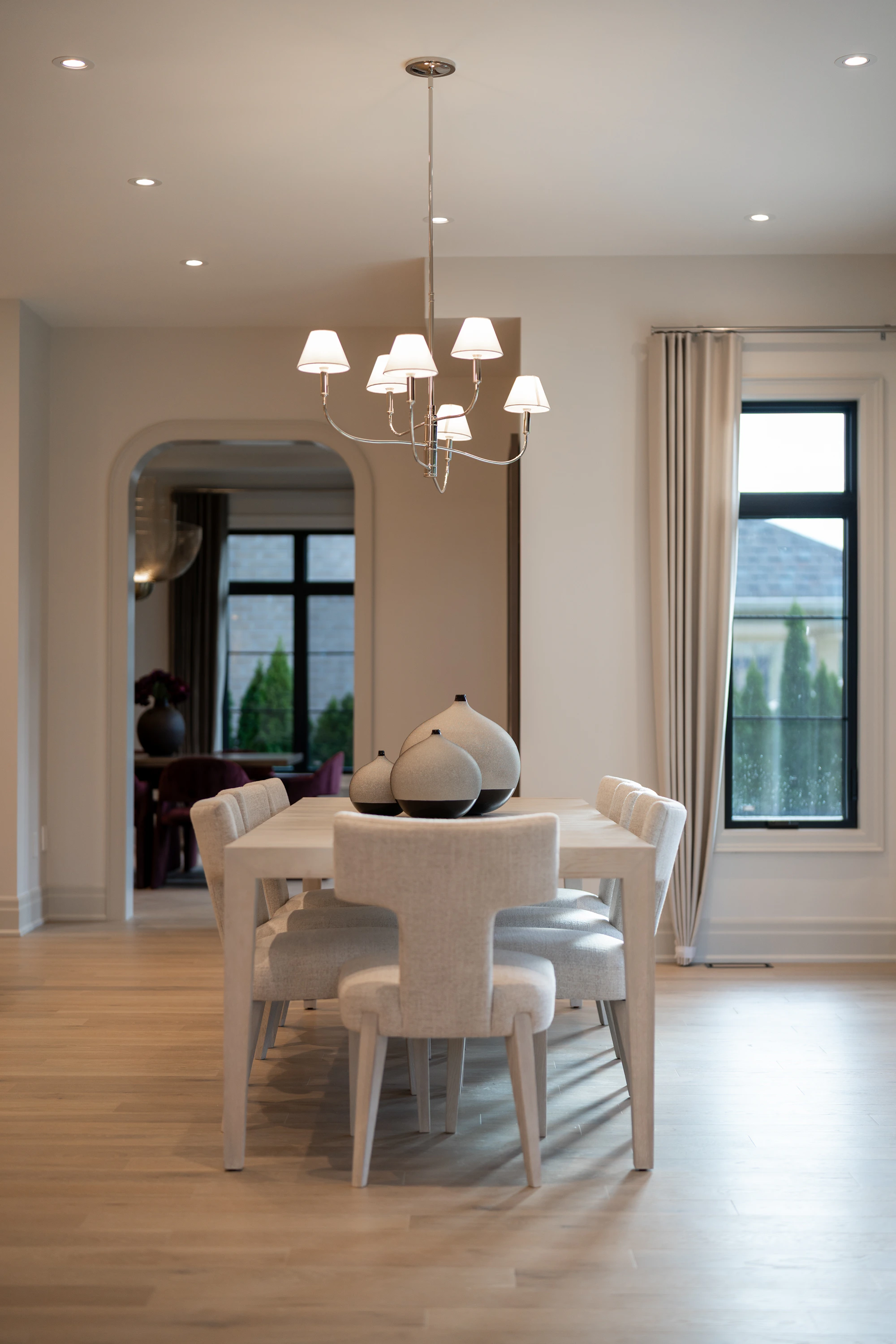 Sala da pranzo luminosa in un appartamento destinato alla locazione