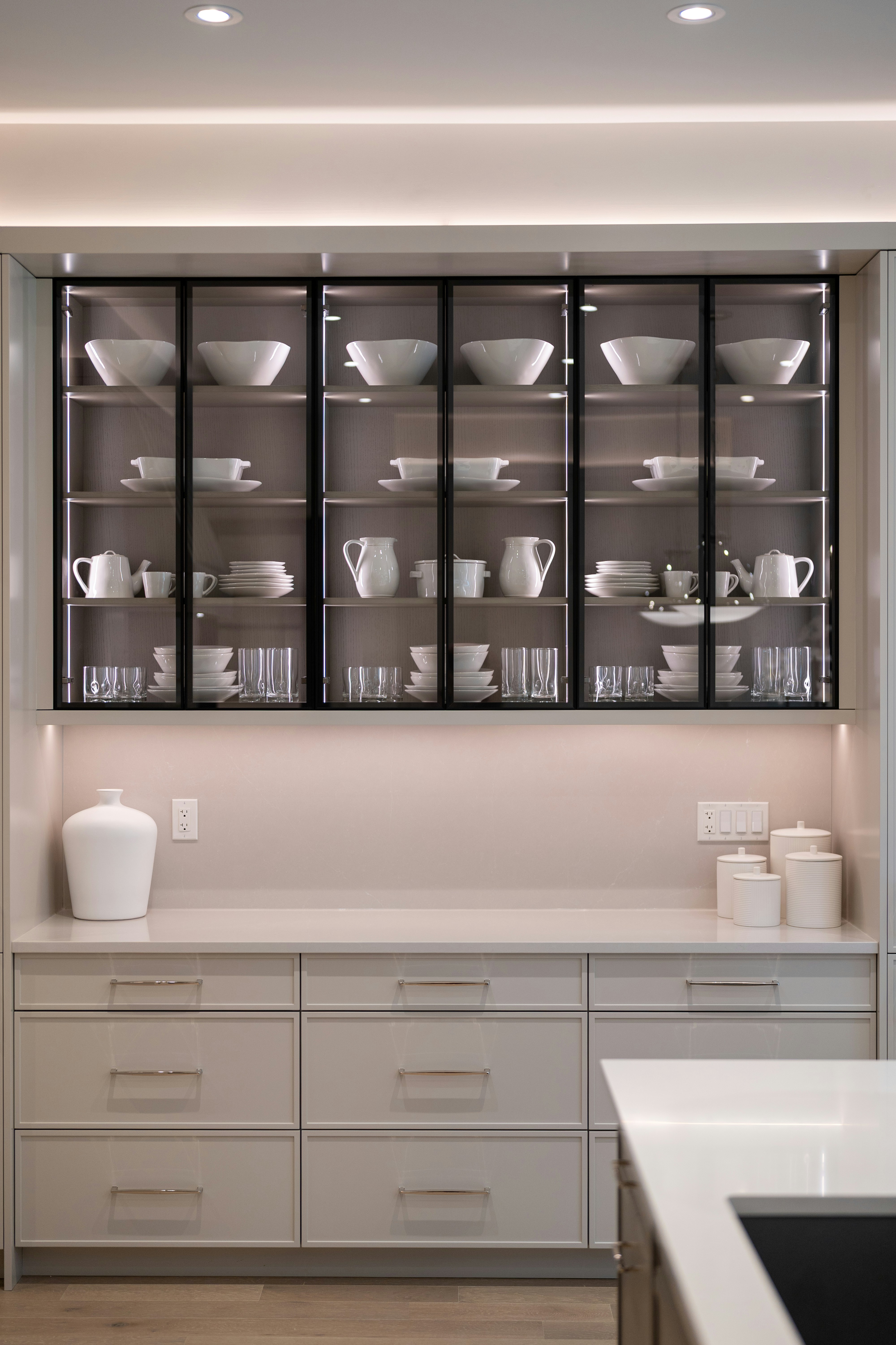 Modern kitchen display cabinet with white dishes