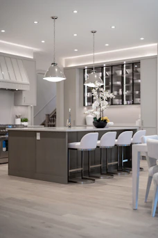 Bright, modern kitchen with a central island and white seating