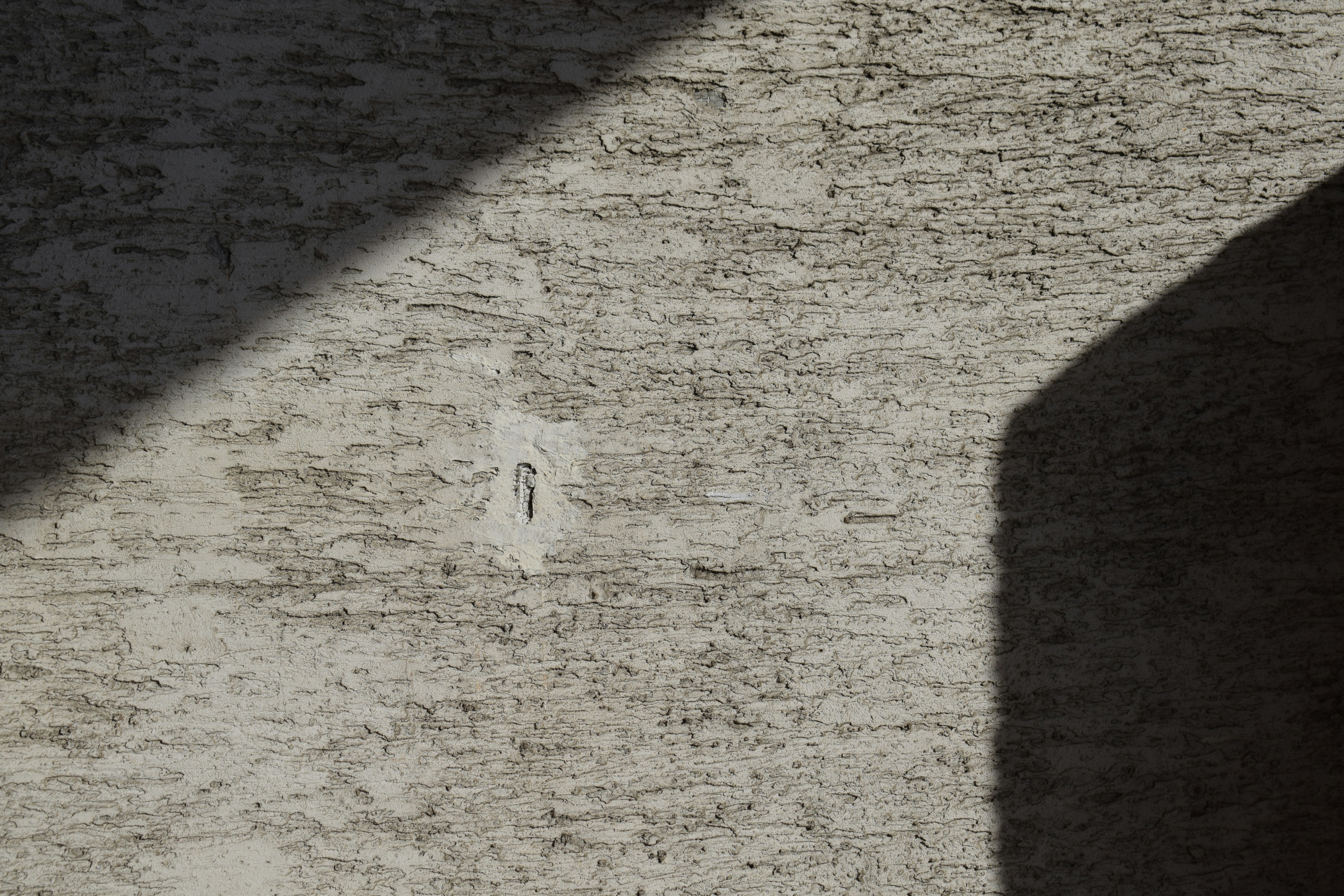 Surface rugueuse avec ombre diagonale