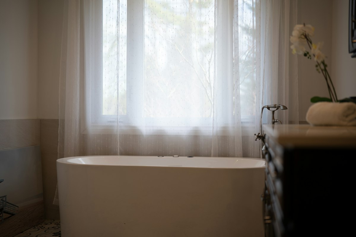 Home Spa: Por Que o Banheiro Vira Retiro de Bem-Estar em Projetos de Alto Padrão