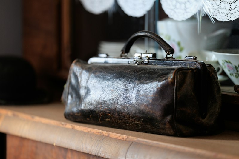 Túi Xách Da Vintage Cổ Điển