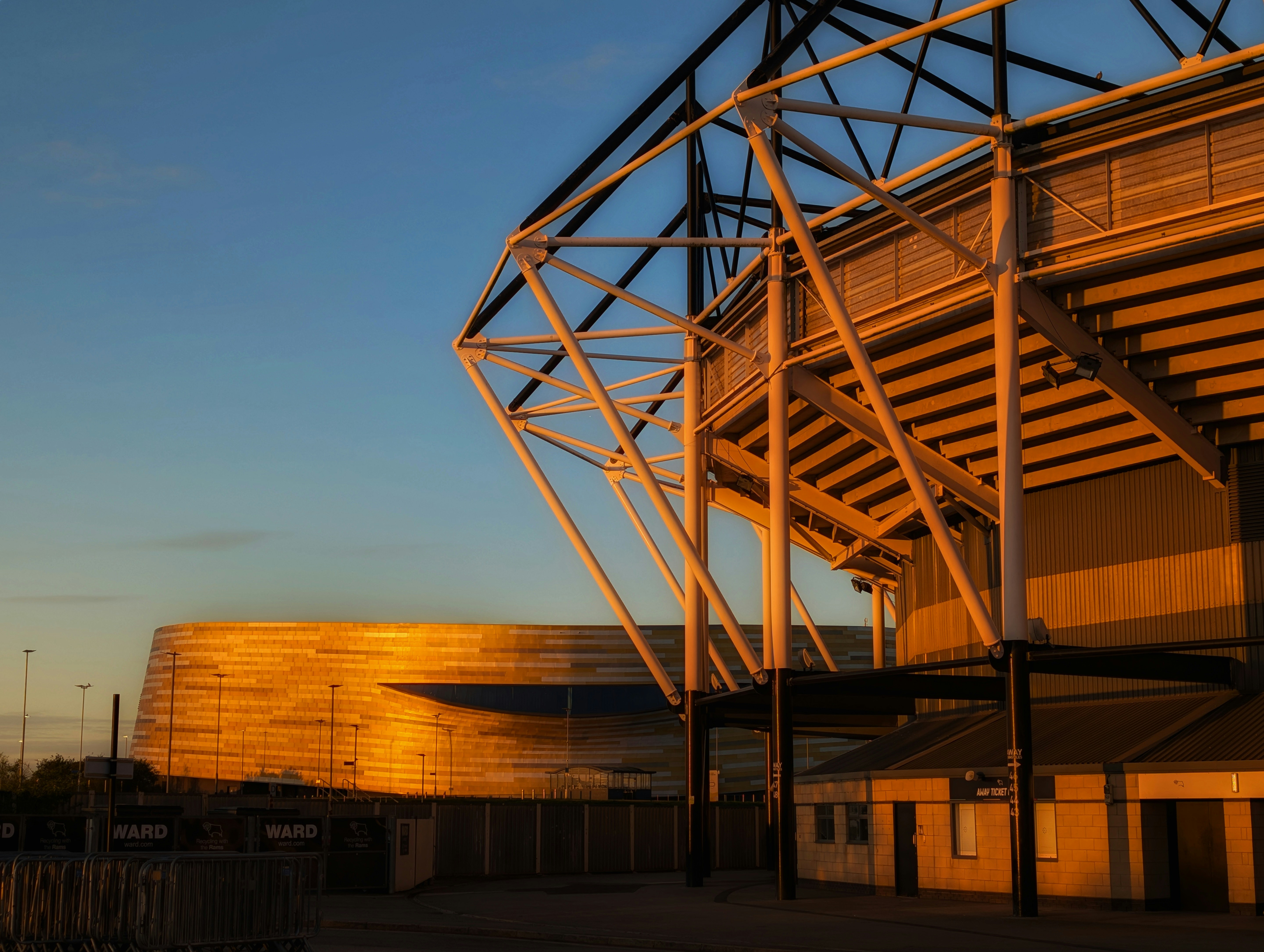 Vista aérea del estadio Tomás Adolfo Ducó al atardecer