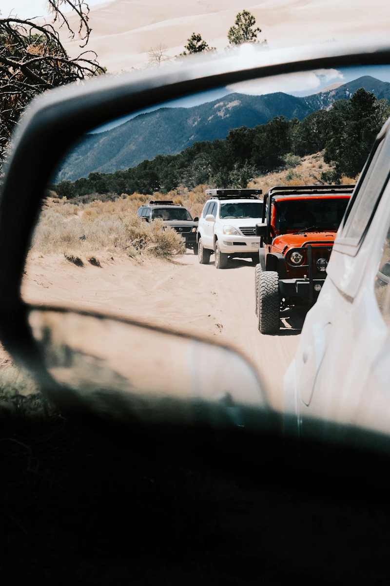 Off-road vehicles in convoy