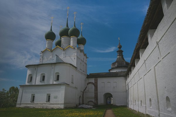 A church inside the kremlin walls — Rostov Veliky, Russia