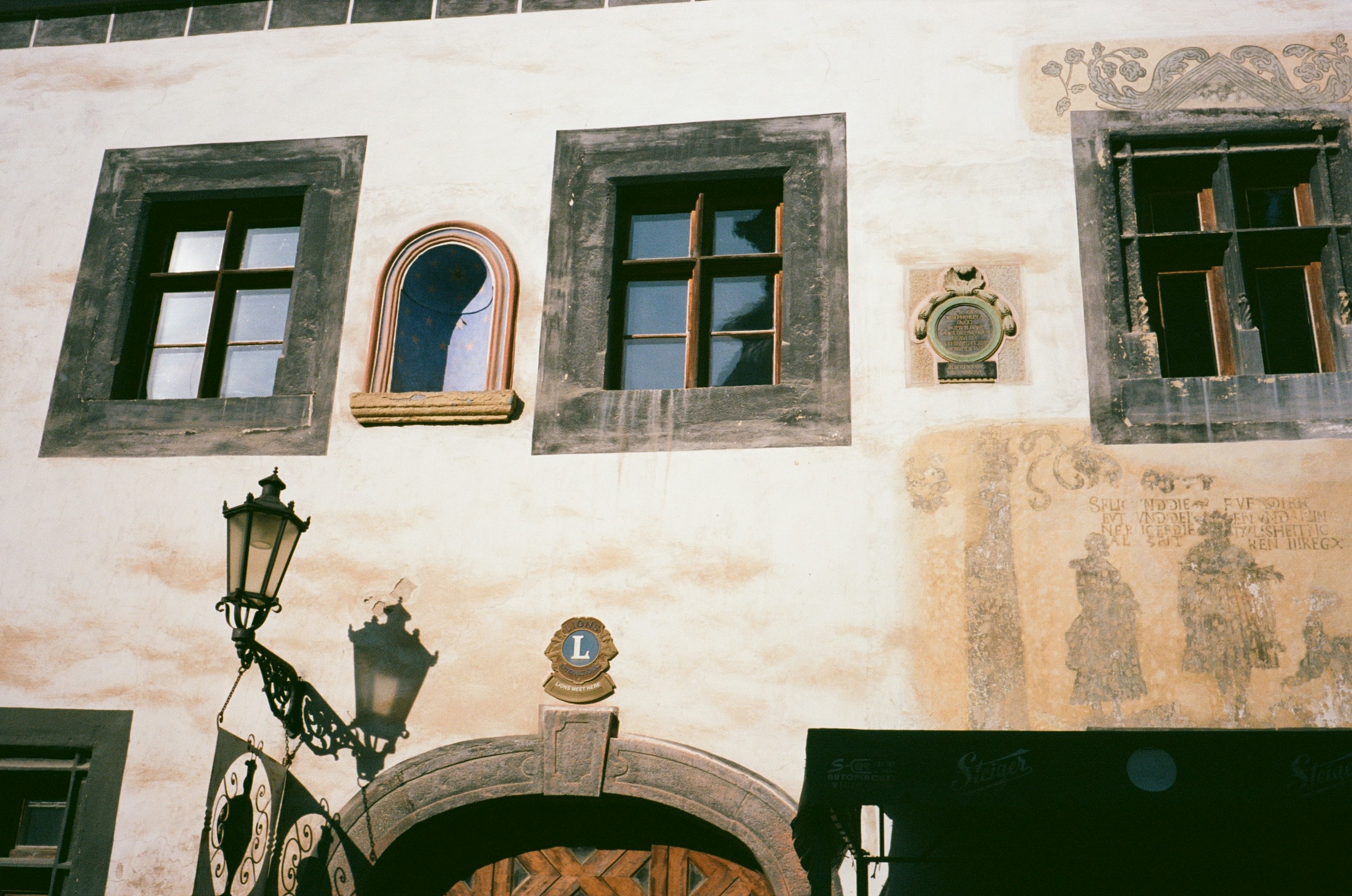 Photo by kornyeir