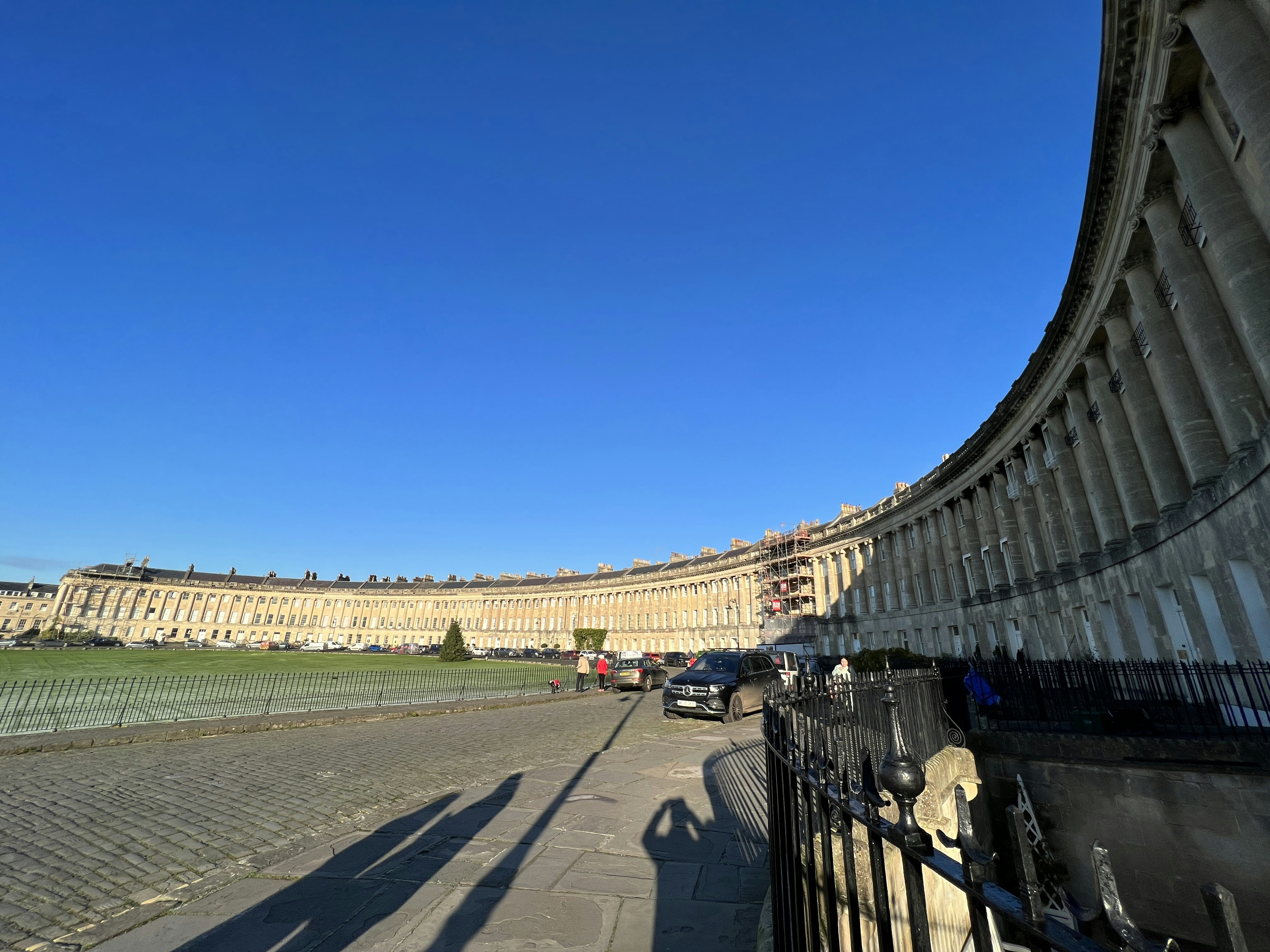 The royal crescent in bath under a clear blue sky.