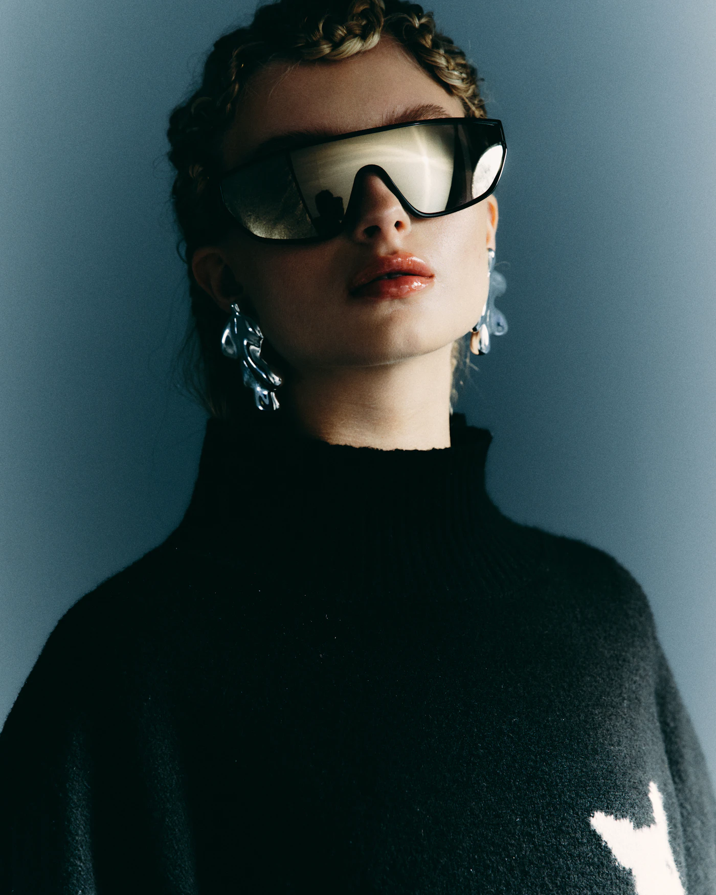 Dark knit and mirrored sunglasses
