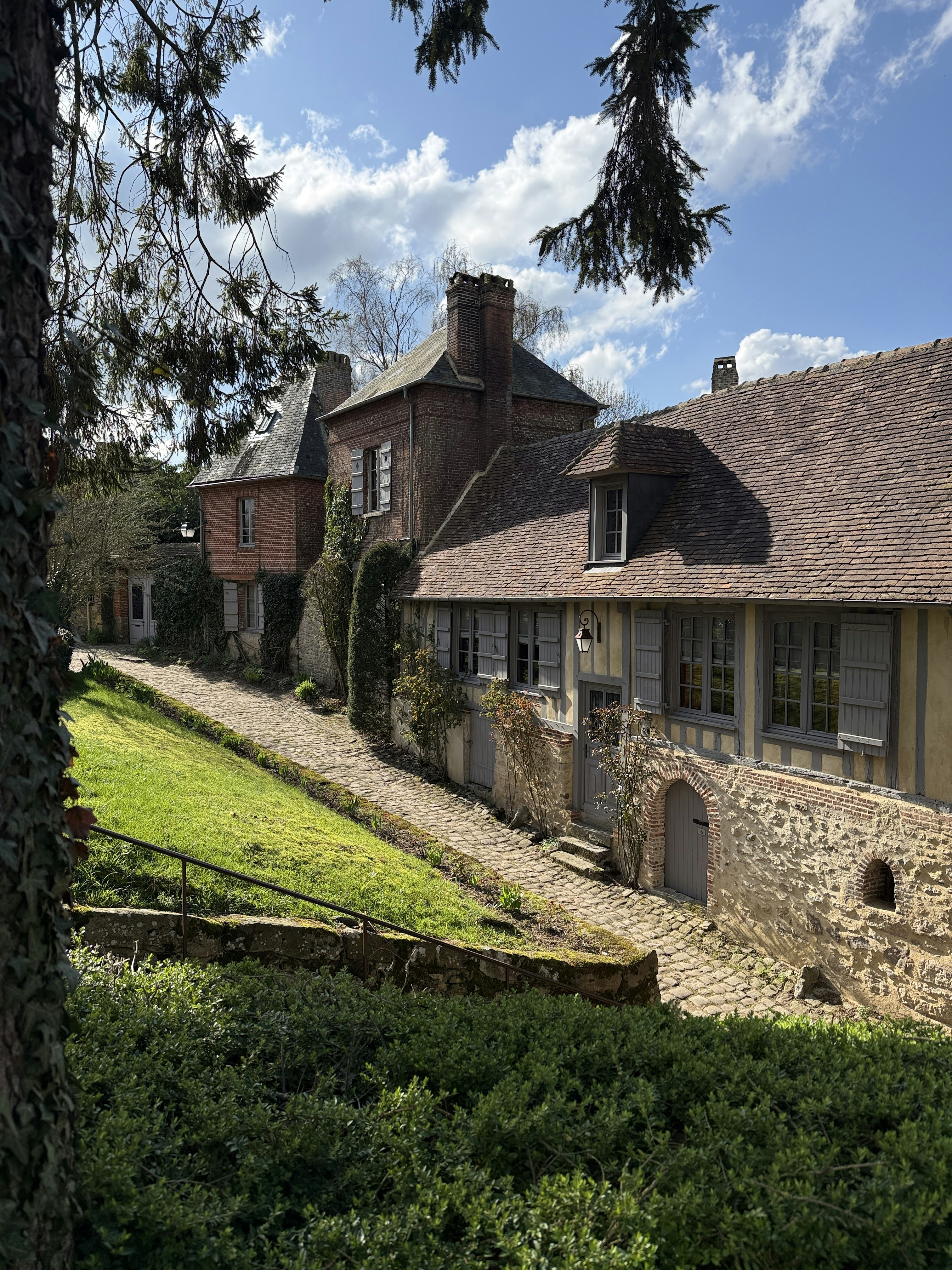 Village ancien en pierre dans la campagne du nord-est de la Loire-Atlantique