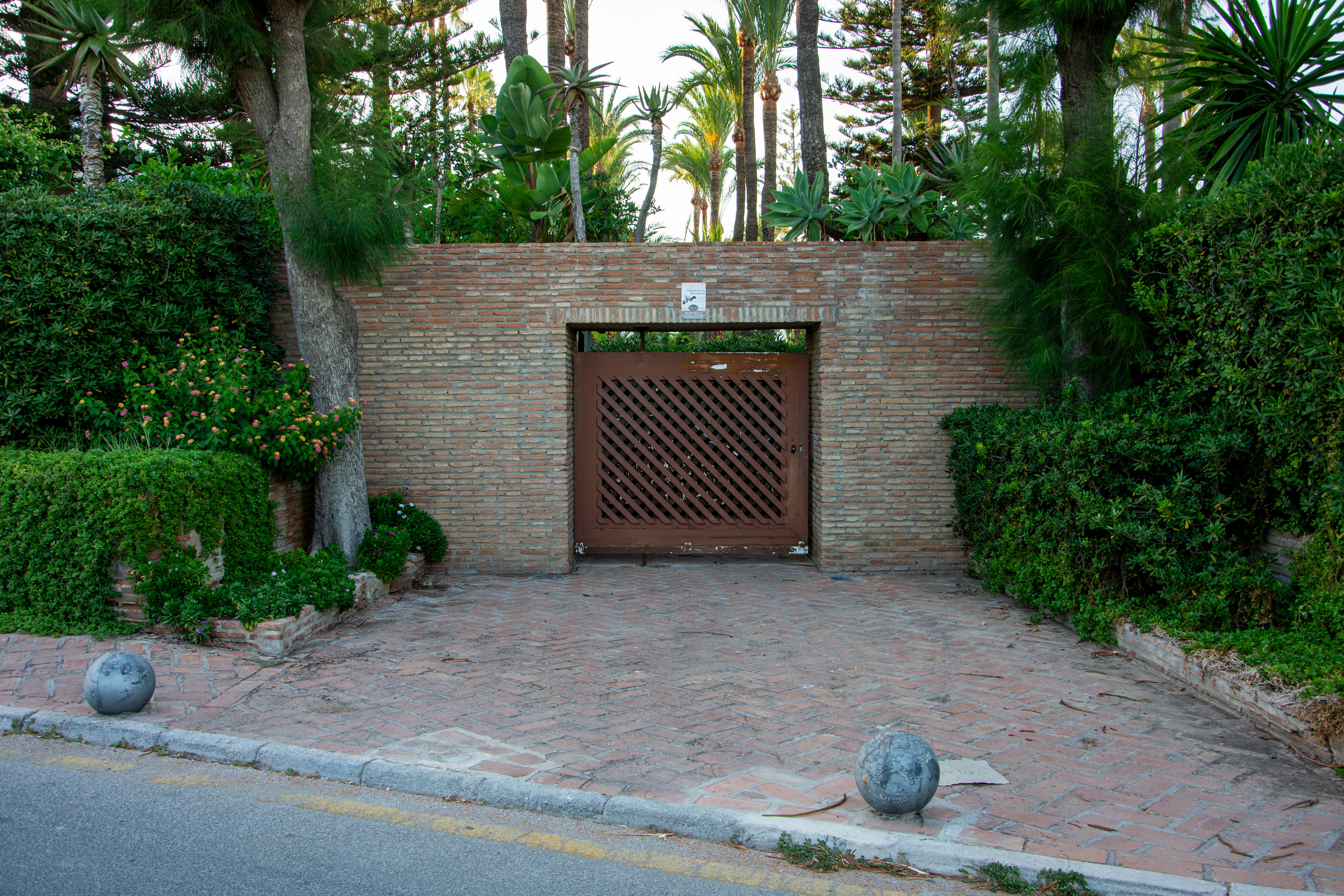 Before the First Wave: How America's Most Exclusive Beach Clubs Engineer the Perfect Arrival
