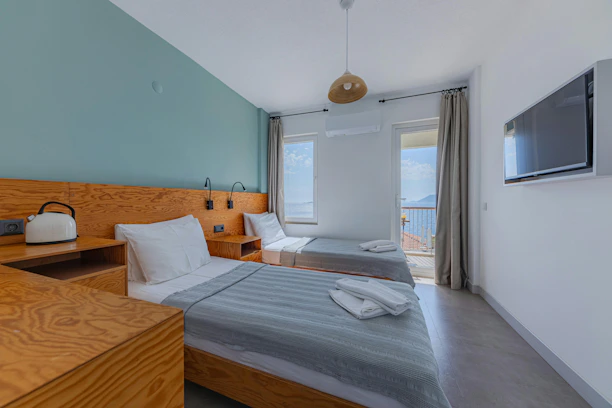 Twin beds in a bright room with a sea view.