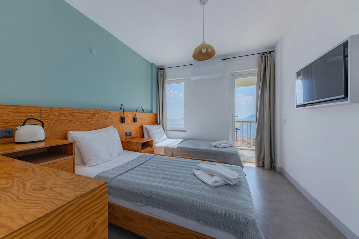 Bright twin-bed family hotel room