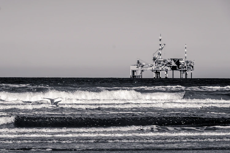 Offshore oil platform