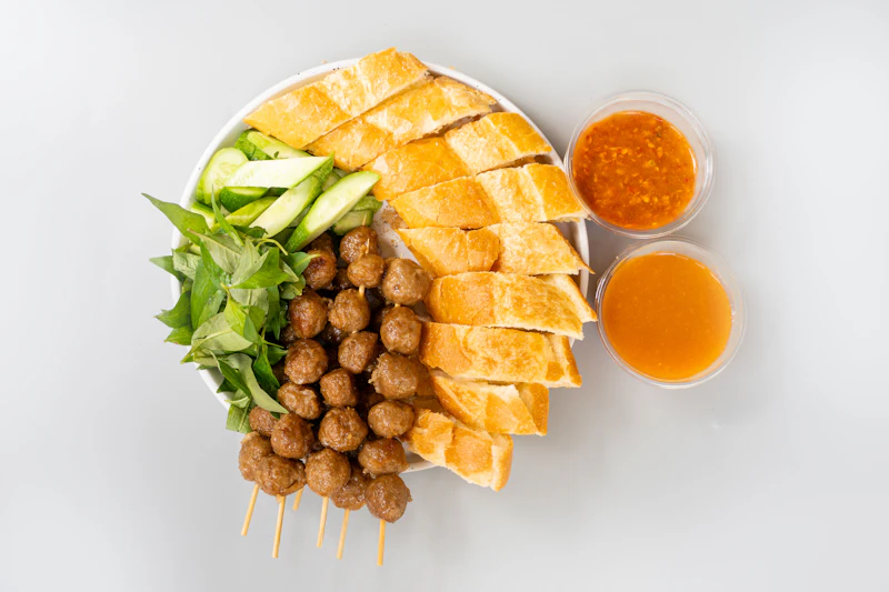 Nem nướng với rau thơm