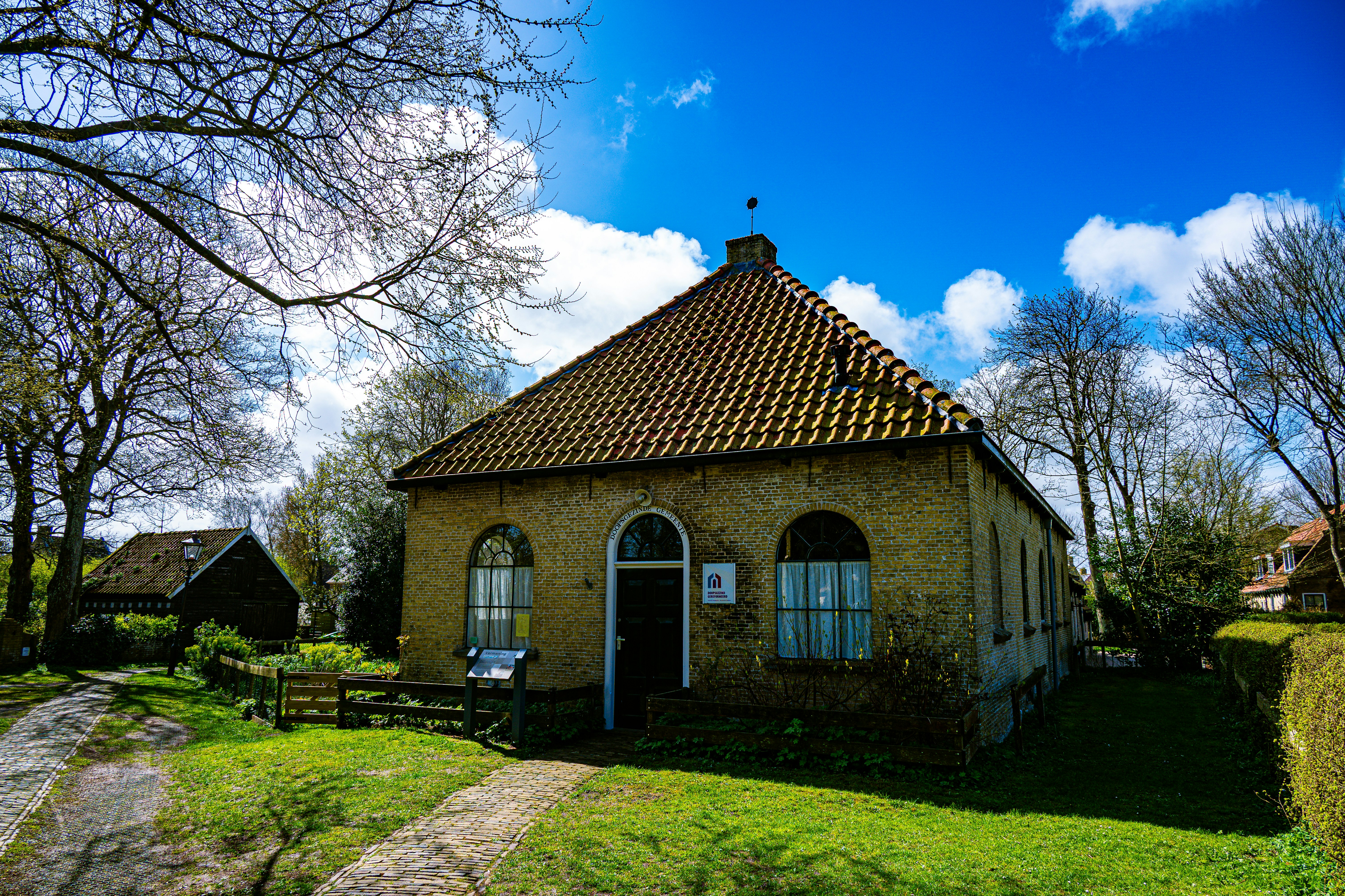 Historisches Dorfzentrum mit Kopfsteinpflaster