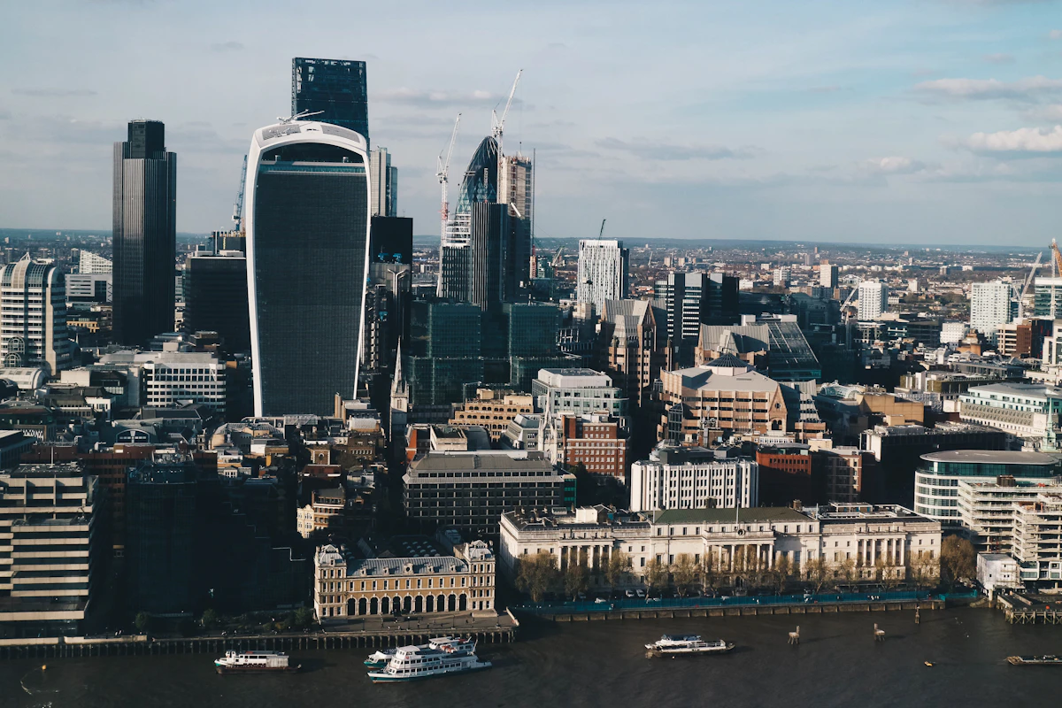 FTSE100指数をイメージしたロンドン金融街の風景