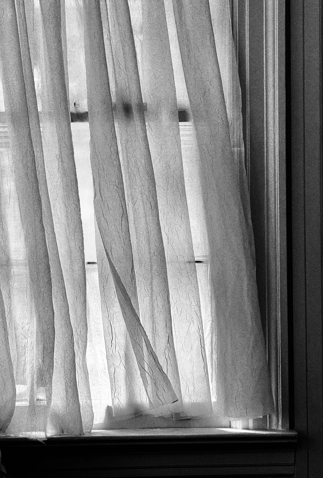 Cortina elegante instalada em sala de estar