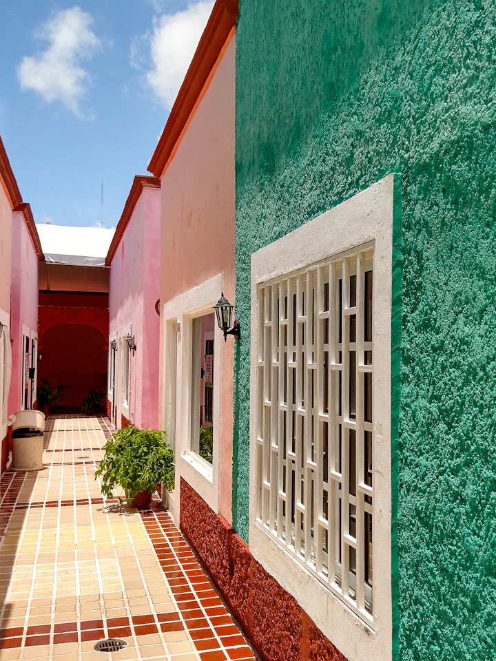 Fachadas encaladas y coloridas del Centro