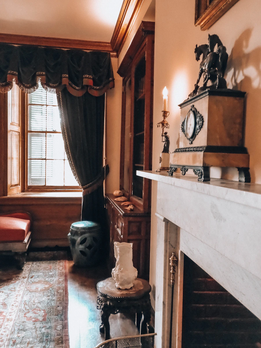 Traditional interior decor style
