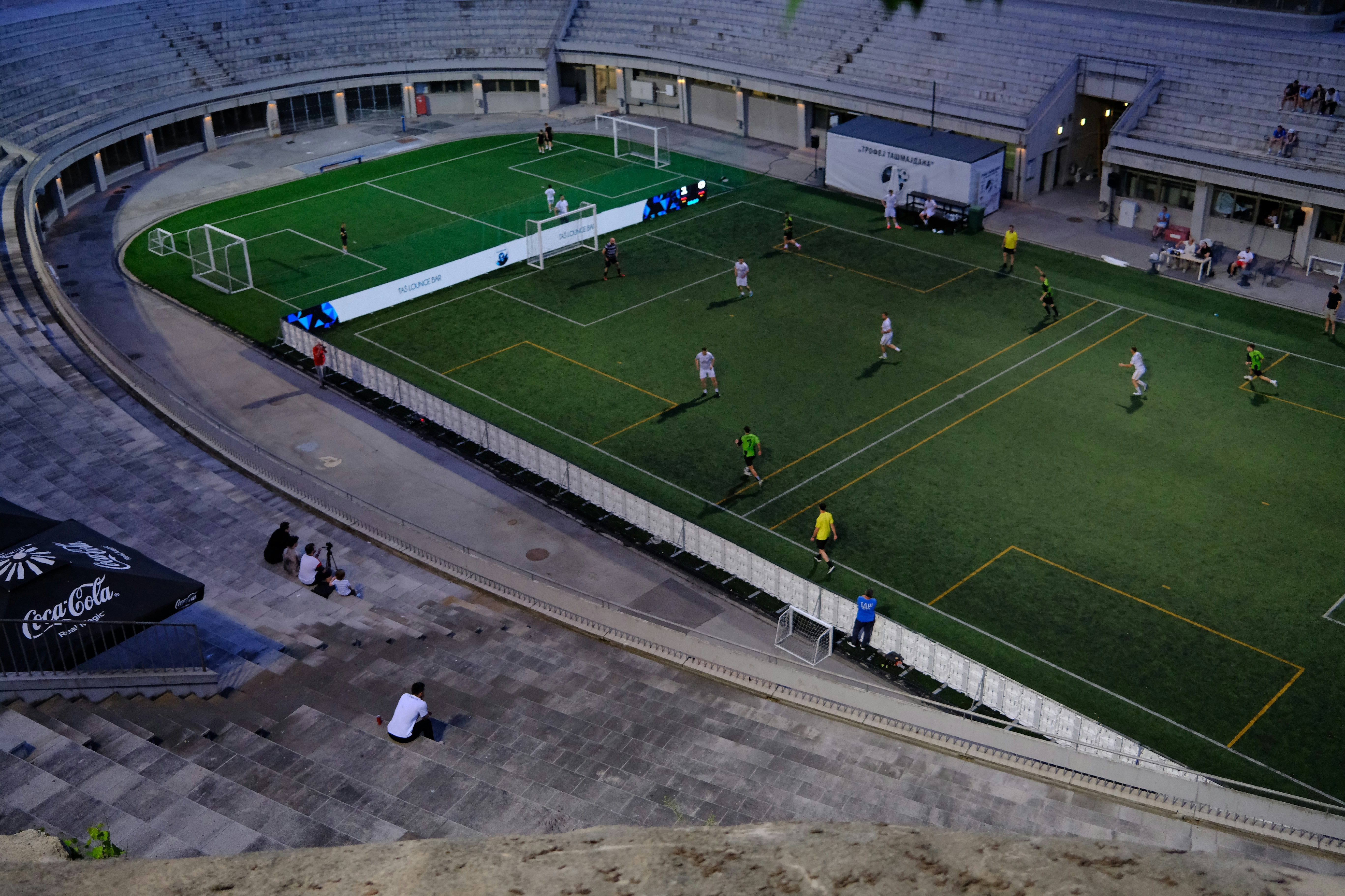 Vista aérea del Estadio Nilton Santos en un partido nocturno